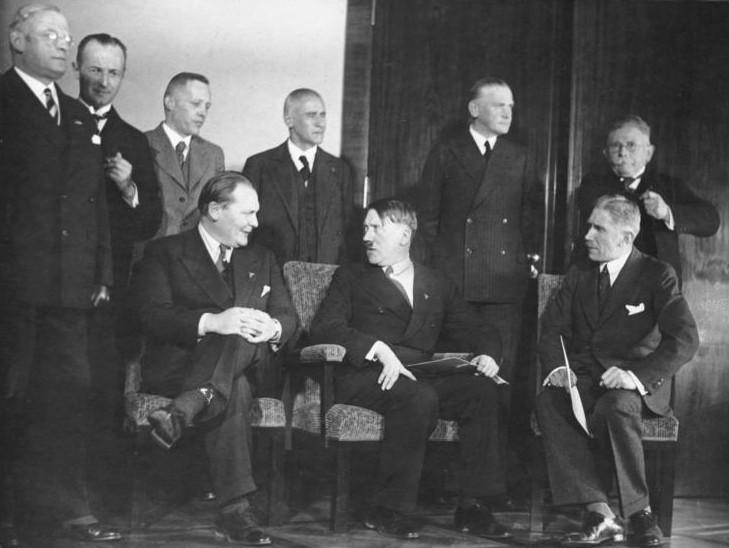 Erstes Kabinett der deutschen Faschisten mit Konservativen und Monarchisten, 30.01.1933.