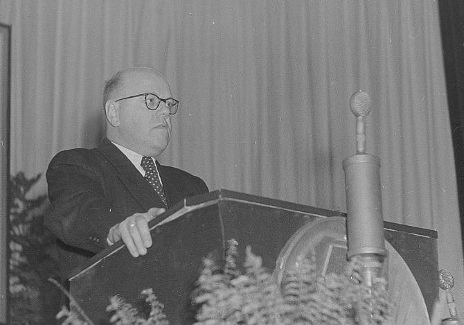 Karl Schirdewan, 1952. 