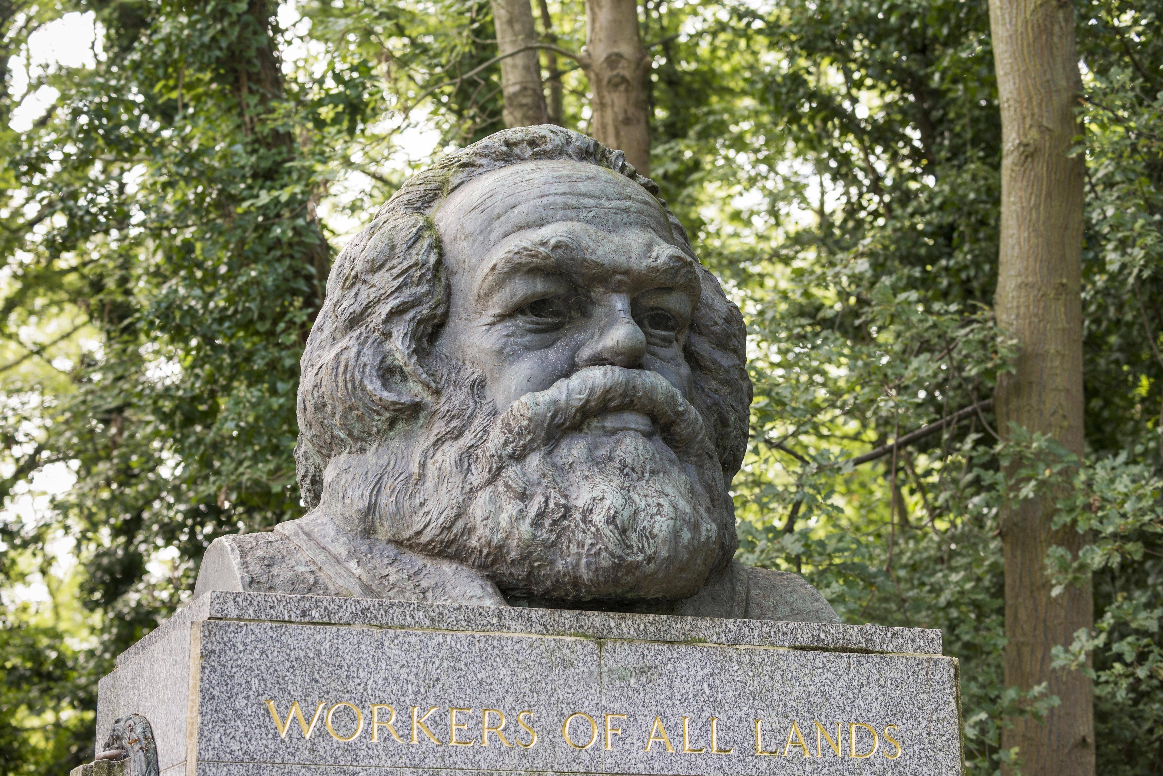 Karl Marx' Grab auf dem Highgate Cemetery in London.