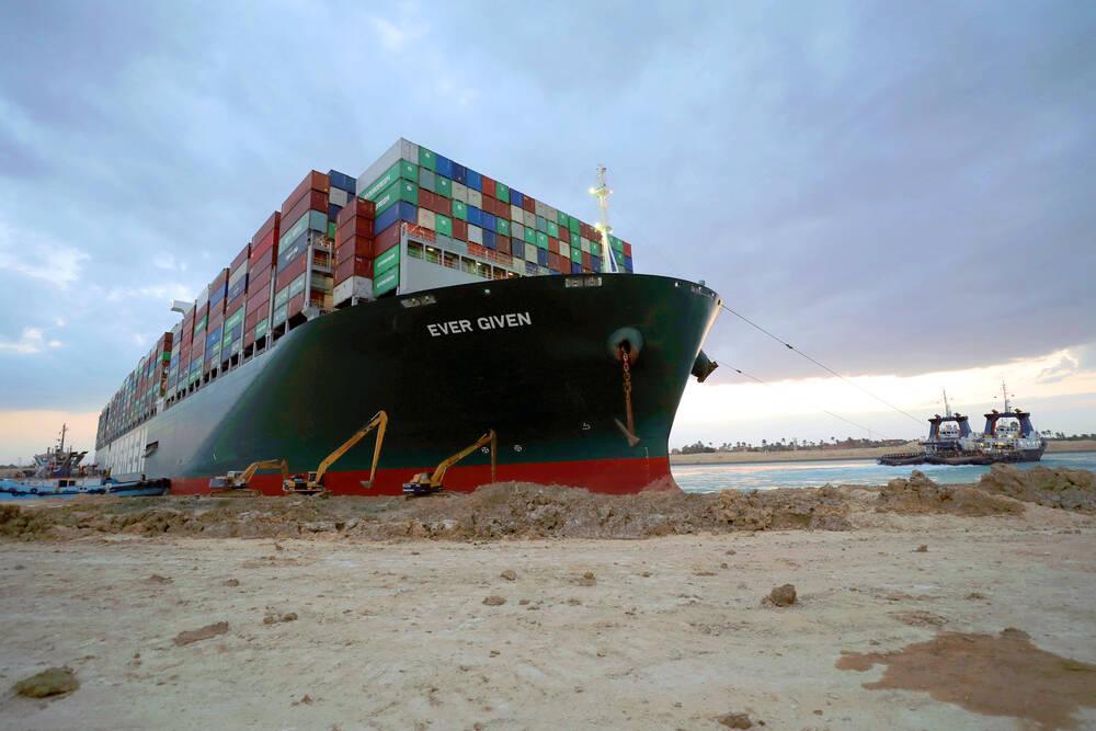 Sechs Tage lang blockierte die »Ever Given« eine der wichtigsten globalen Handelsrouten, den Suez-Kanal.