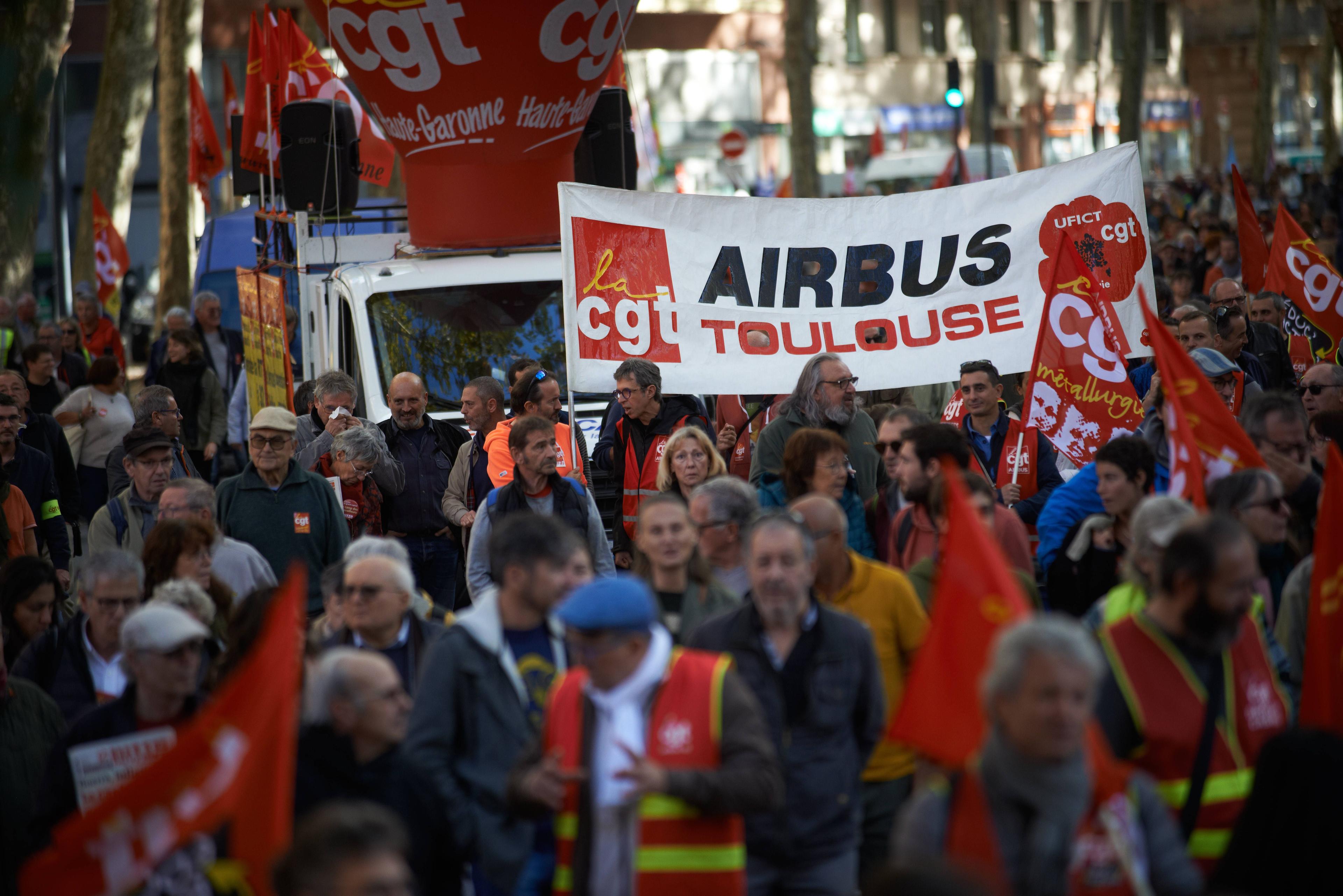 Beschäftigte der CGT streiken für bessere Löhne, Renten und gegen die immensen Preissteigerungen, Toulouse, 10. November 2022.