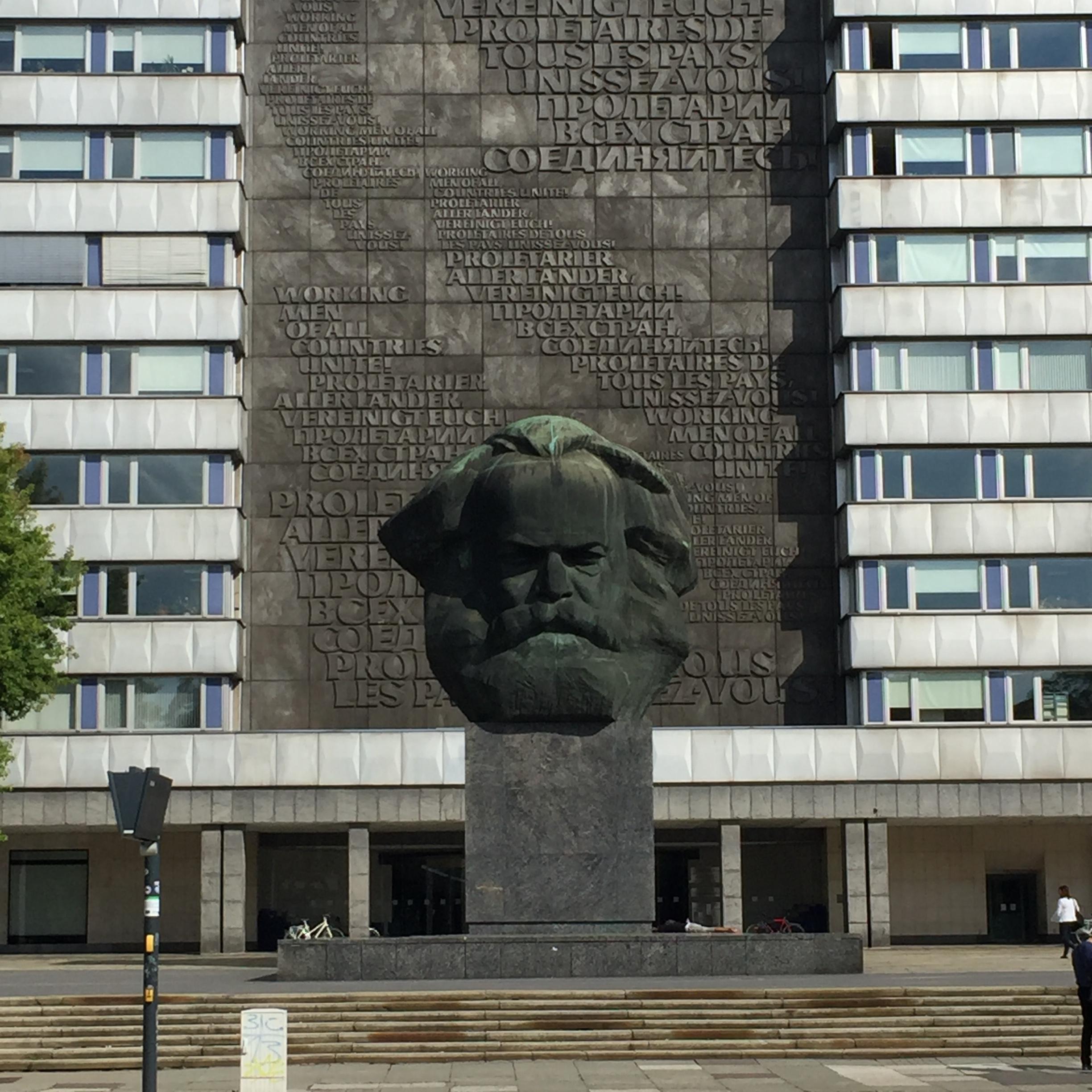 Fragment der sozialistischen Vergangenheit der Stadt: Das Karl-Marx-Monument in Chemnitz.