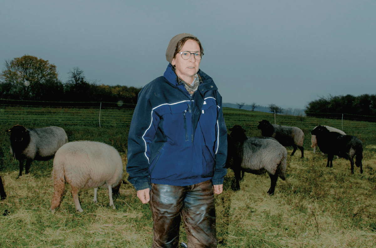 Katrin Todt mit ihren Tieren.
Wegen des Hochwassers sind die Tiere zwischenzeitlich auf
eine neue Weide umgezogen. Die nächste Herausforderung für 
die Brandenburgische Landwirtschaft: die Schweinepest.