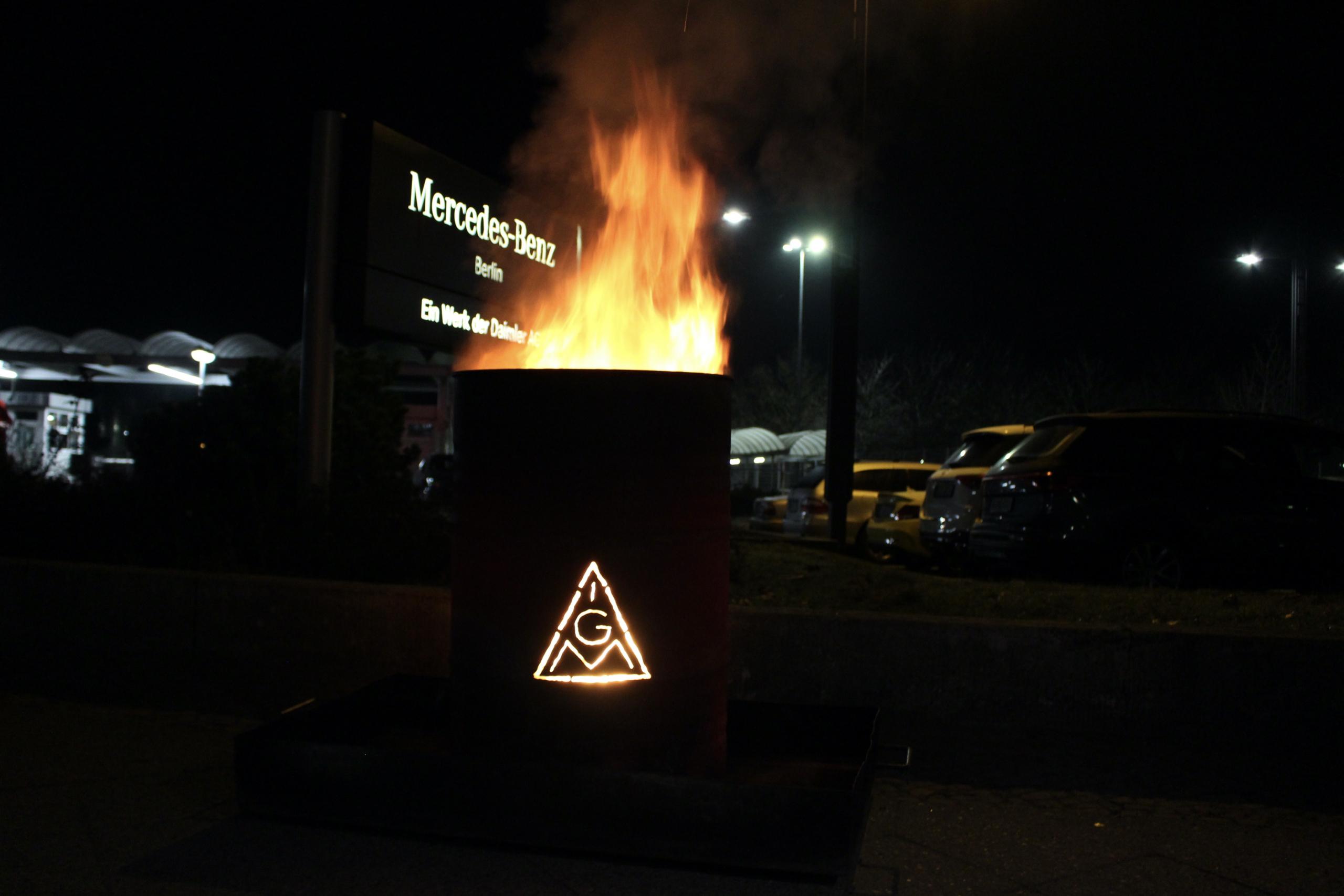 Streikaktion der IG-Metall vor den Werken in Marienfelde in der Nacht vom 01. auf den 02. März.