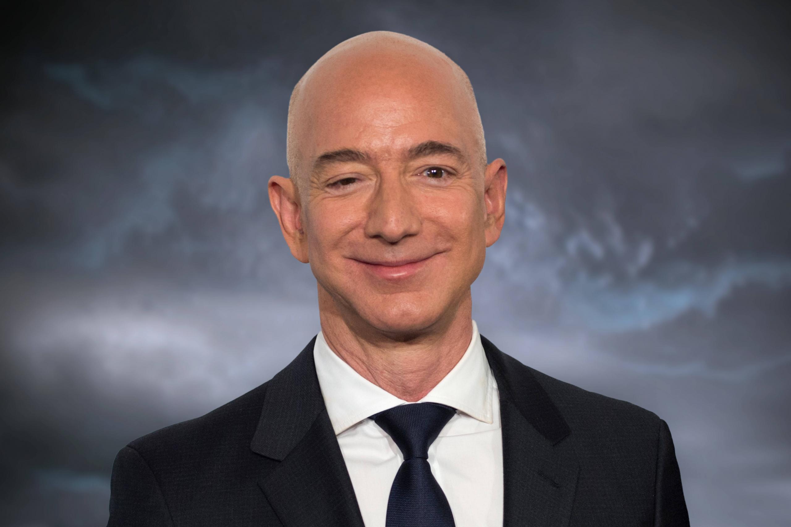 Mit einem absurden Vermögen von 188 Milliarden US-Dollar ist Amazon-Gründer Jeff Bezos der reichste Mann der Welt.