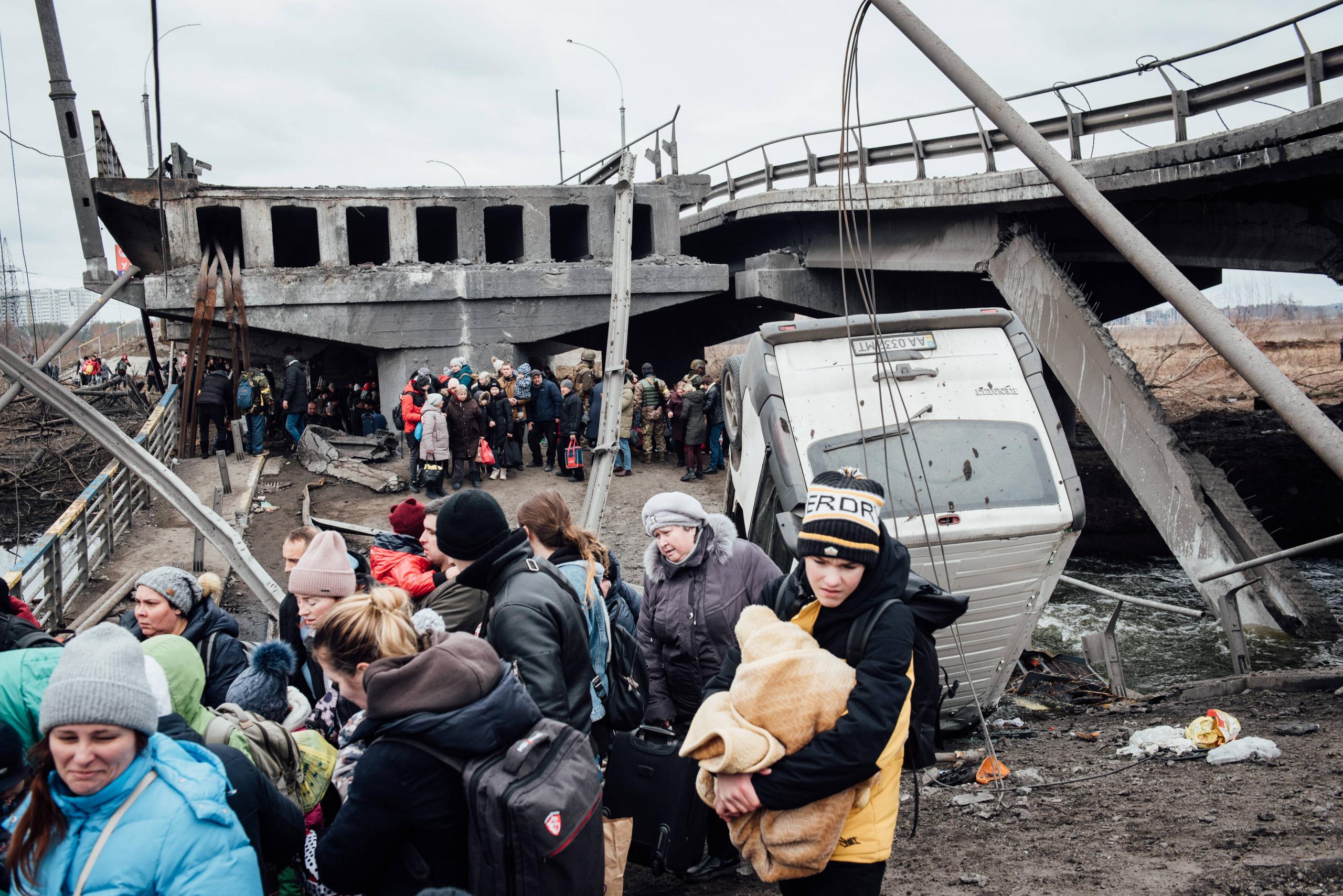 Bewohner der Stadt Irpin auf der Flucht vor russischen Bombardements, 5. März 2022.