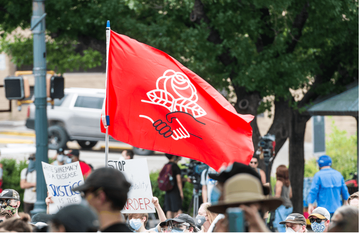 Die US-Linke war lange praktisch nicht existent. DSA hat es geschafft, innerhalb kurzer Zeit eine explizit sozialistische Organisation mit 100.000 Mitgliedern aufzubauen.