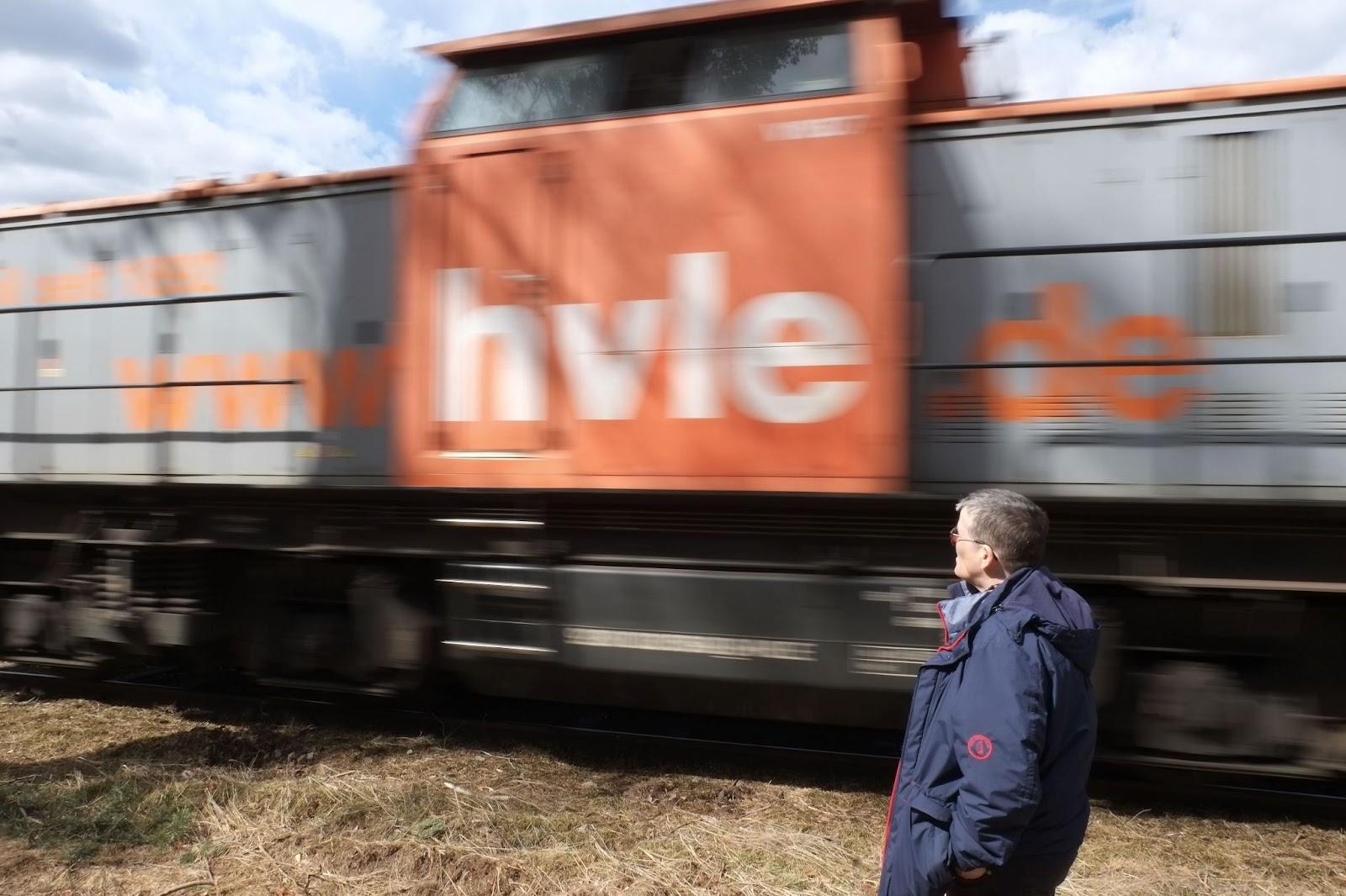 Manuela Hoyer in der Nähe des Dorfbahnhofs.