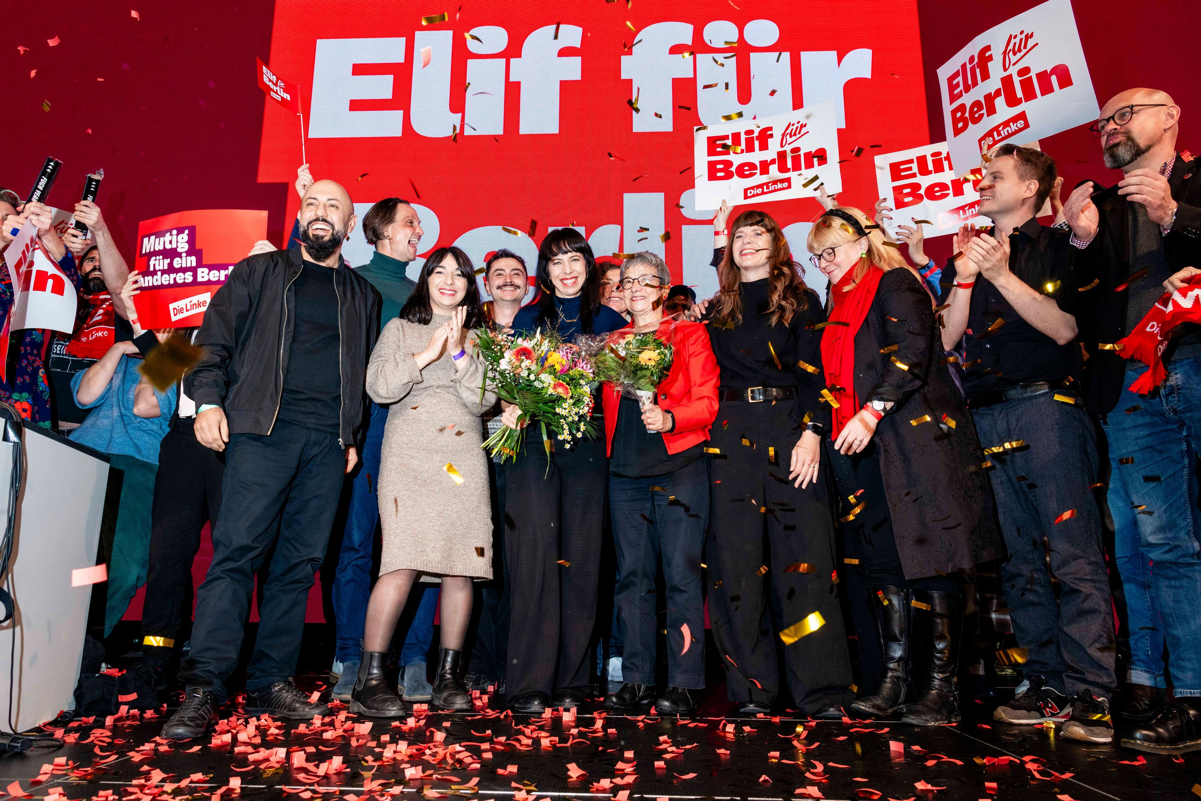 Die Linke Berlin feiert Elif Eralp, ihre Spitzenkandidatin für das Abgeordnetenhauswahl, auf dem 10. Landesparteitags, 15. November 2025.