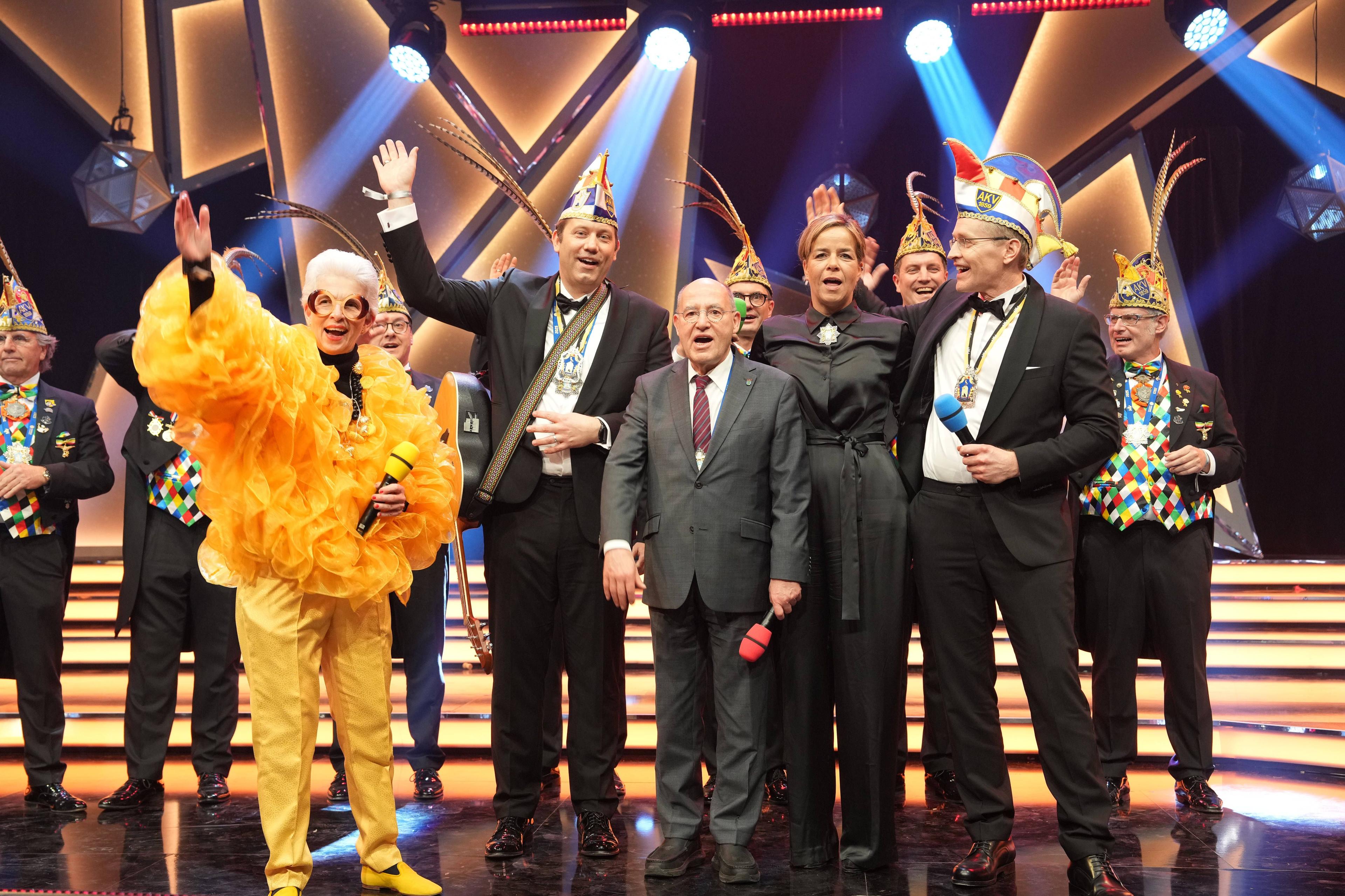 Marie-Agnes Strack-Zimmermann (FDP), Lars Klingbeil (SPD), Gregor Gysi (Linke), Mona Neubaur (Grüne) und Daniel Günther (CDU) bei der 75. Verleihung des Ordens Wider den tierischen Ernst im Aachener Eurogress, 8. Februar 2025.