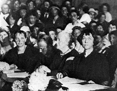 Clara Zetkin und Alexandra Kollontai beim III. Weltkongress der Kommunistischen Internationale, 1921.