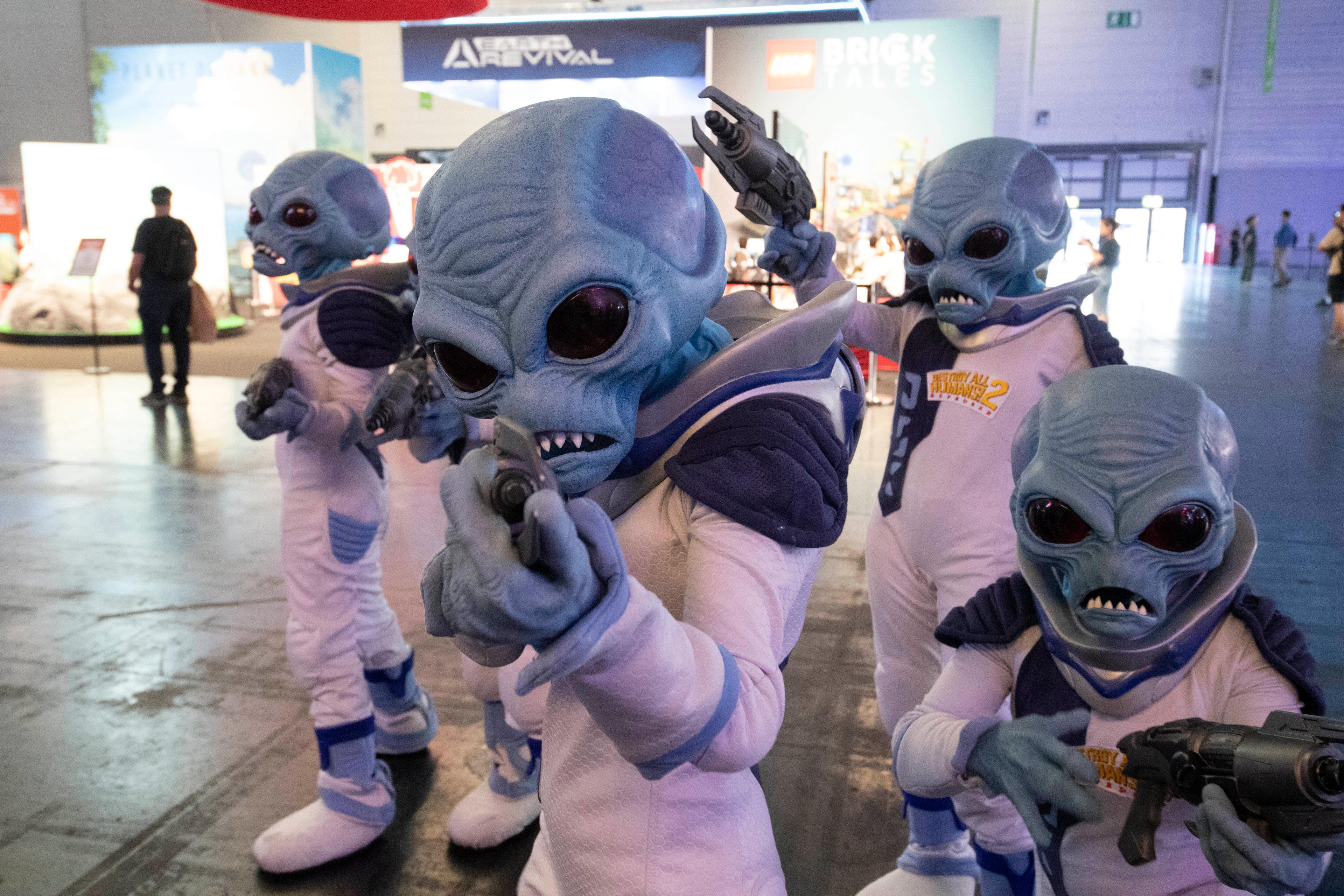 Weitaus bedrohlicher als diese Alien-Darsteller auf der Gamescom ist ein militärisch-industrieller Komplex, der fernab von demokratischer Aufsicht über riesige Budgets verfügen kann.