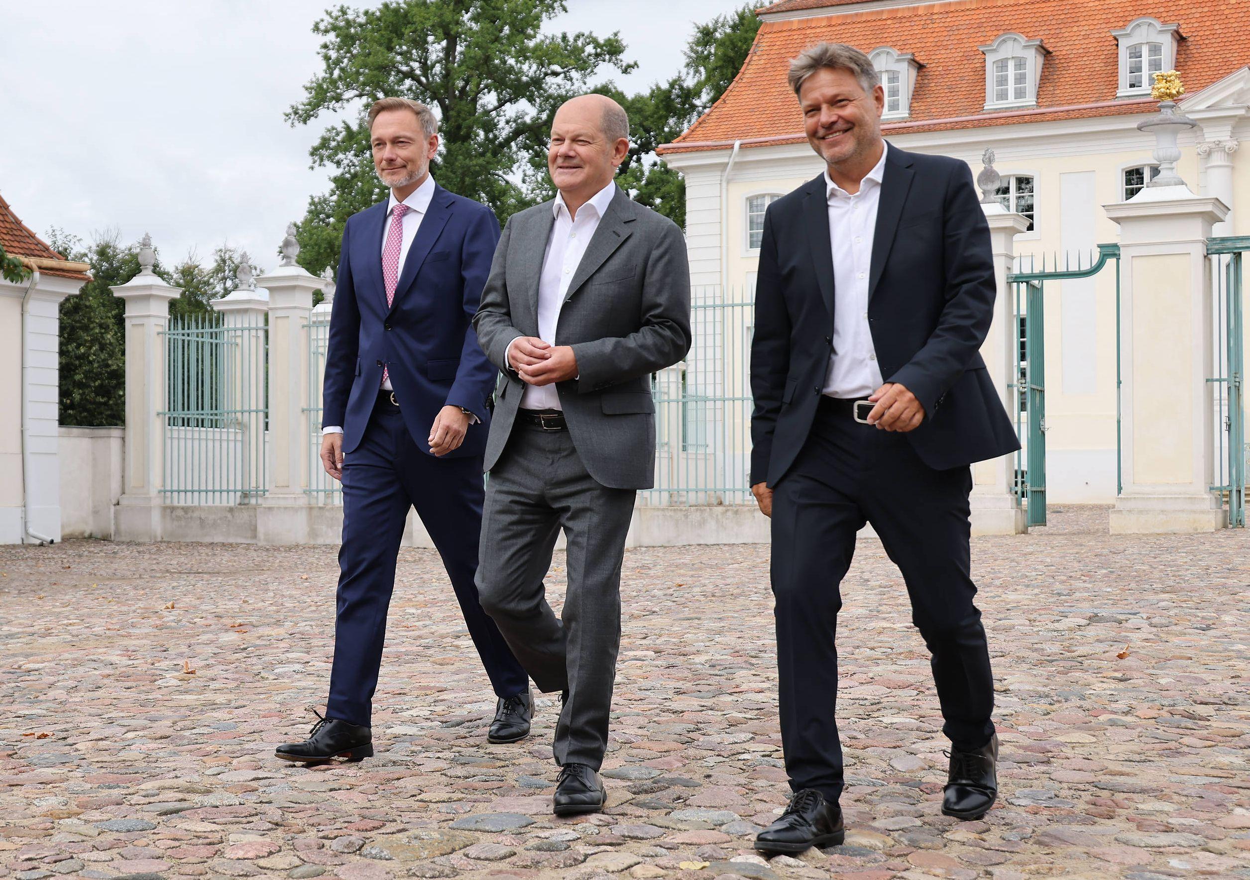 Der Dreiersturm des Teams Ampel kann frohen Mutes über den Platz laufen, denn bei ihrer Sparpolitik treffen sie auf keine nennenswerte Opposition.