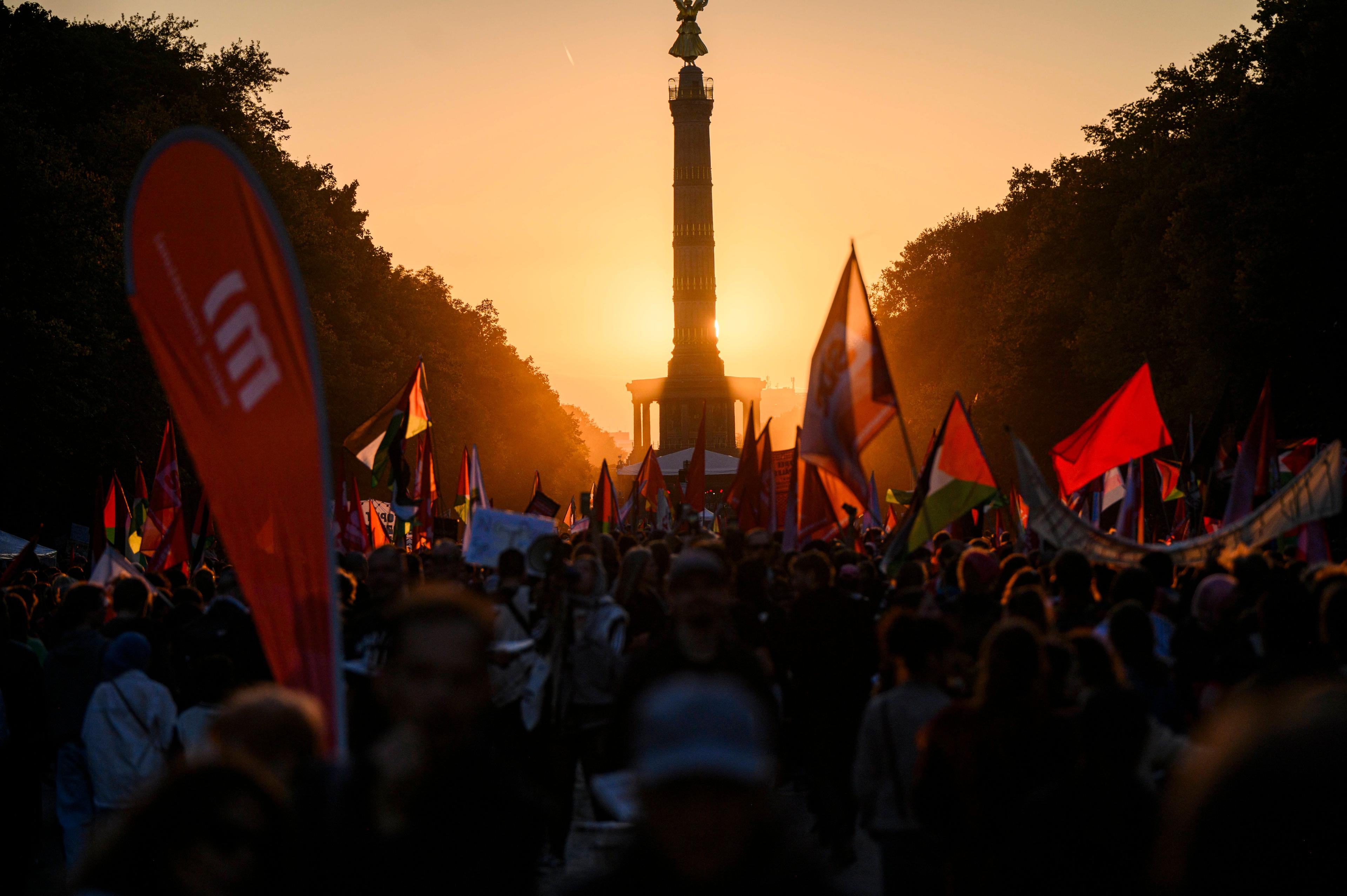 Am 27. September 2025 demonstrierten bis zu 100.000 Menschen in Berlin gegen den Krieg in Gaza.