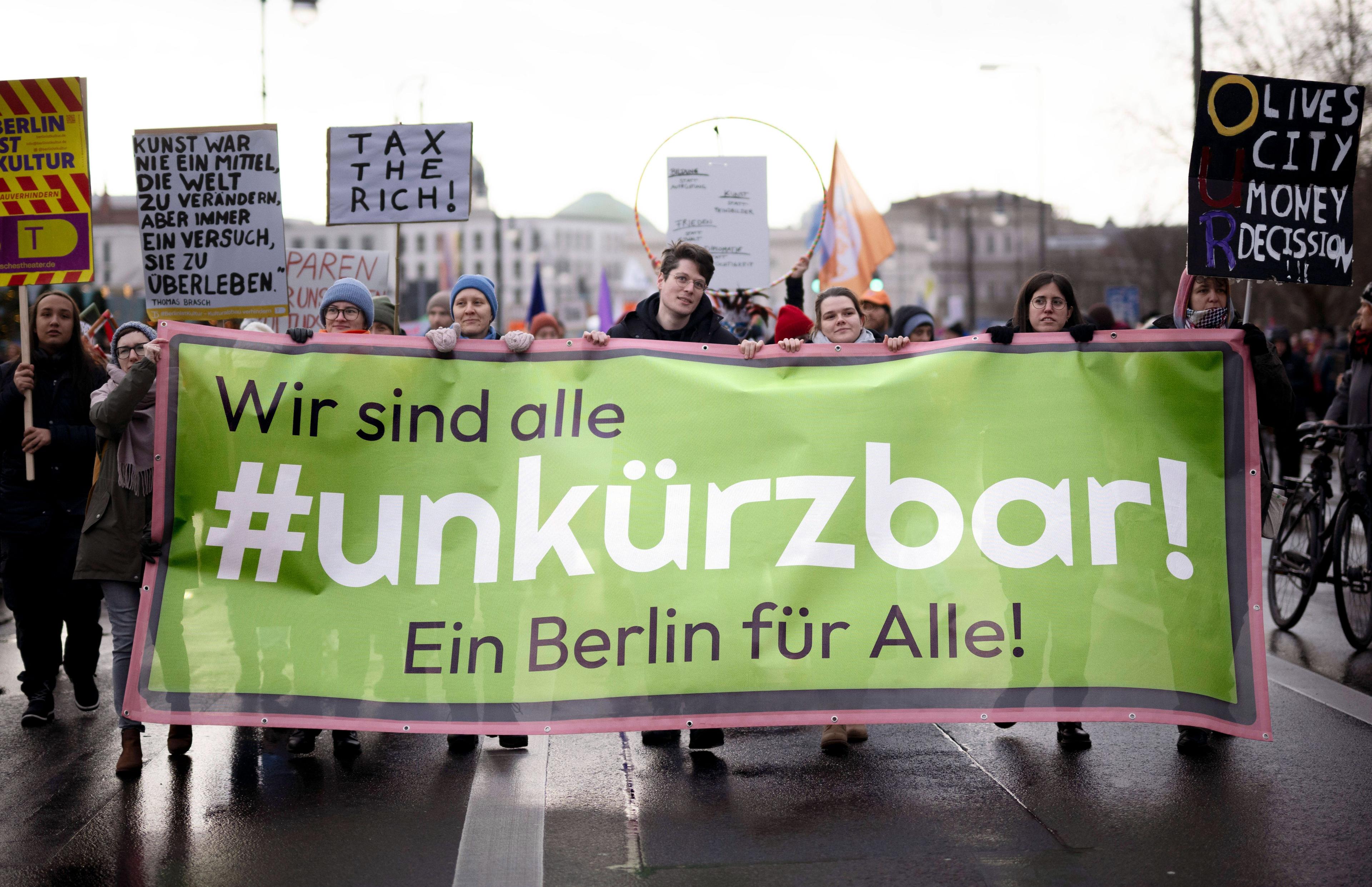 Bereits am 15. Dezember 2024 gingen in Berlin Menschen unter dem Motto »unkürzbar« auf die Straße. Für den 10. Oktober 2025 ist eine weitere Demo angekündigt.