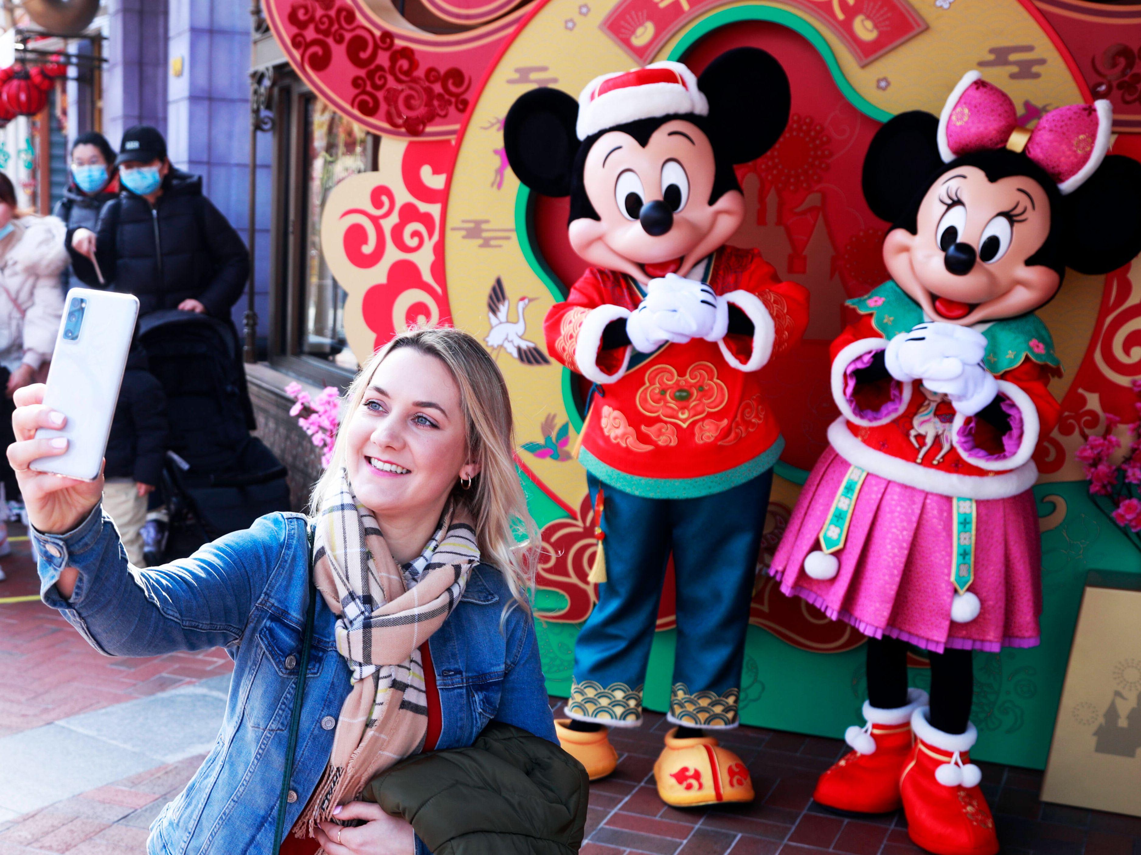Immer mehr Erwachsene verschulden sich sogar für ihre Trips nach Disney World.