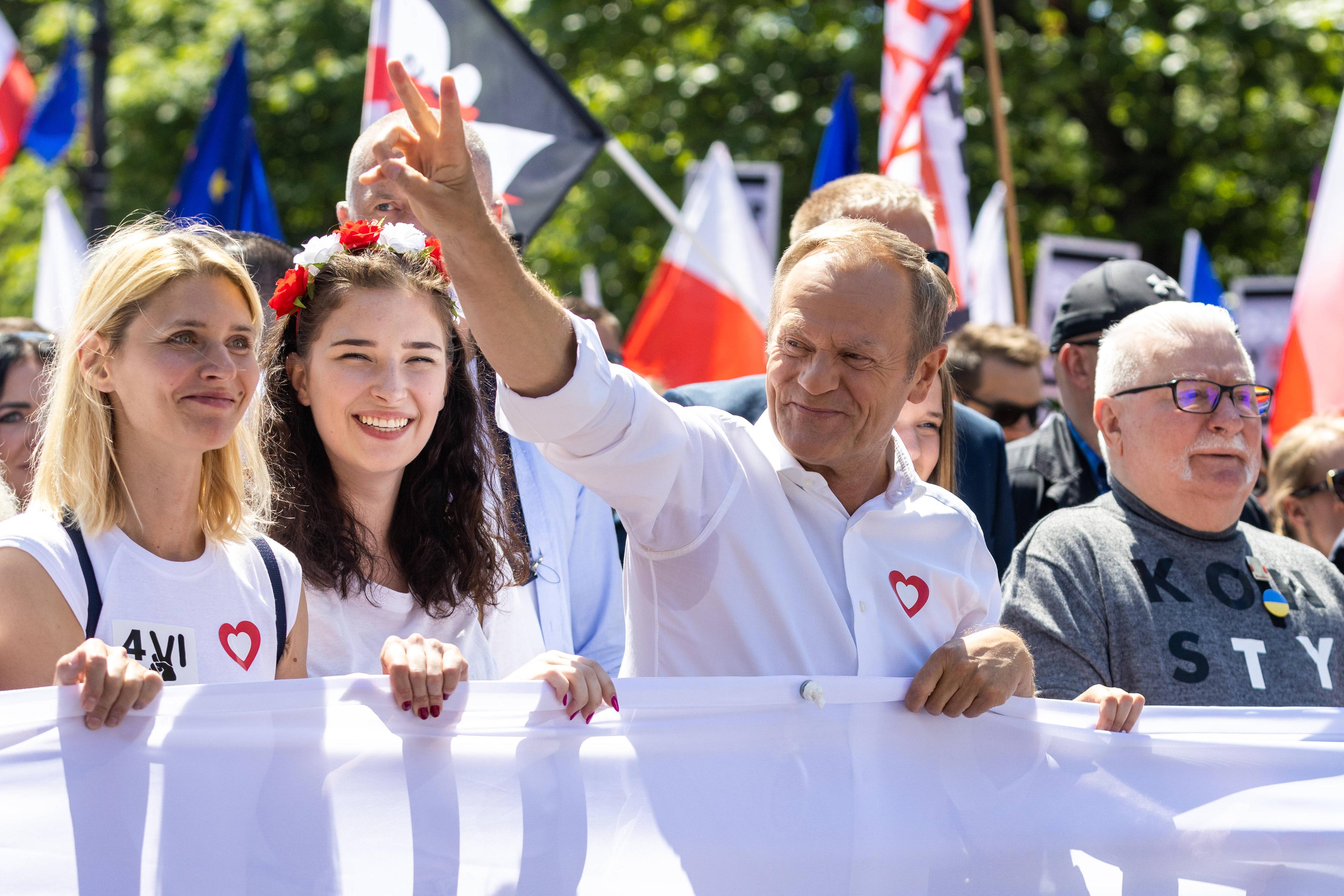 Der ehemalige polnische Ministerpräsident Donald Tusk gibt sich zuversichtlich. Doch viele Menschen tragen ihm seine Regierungszeit noch nach.