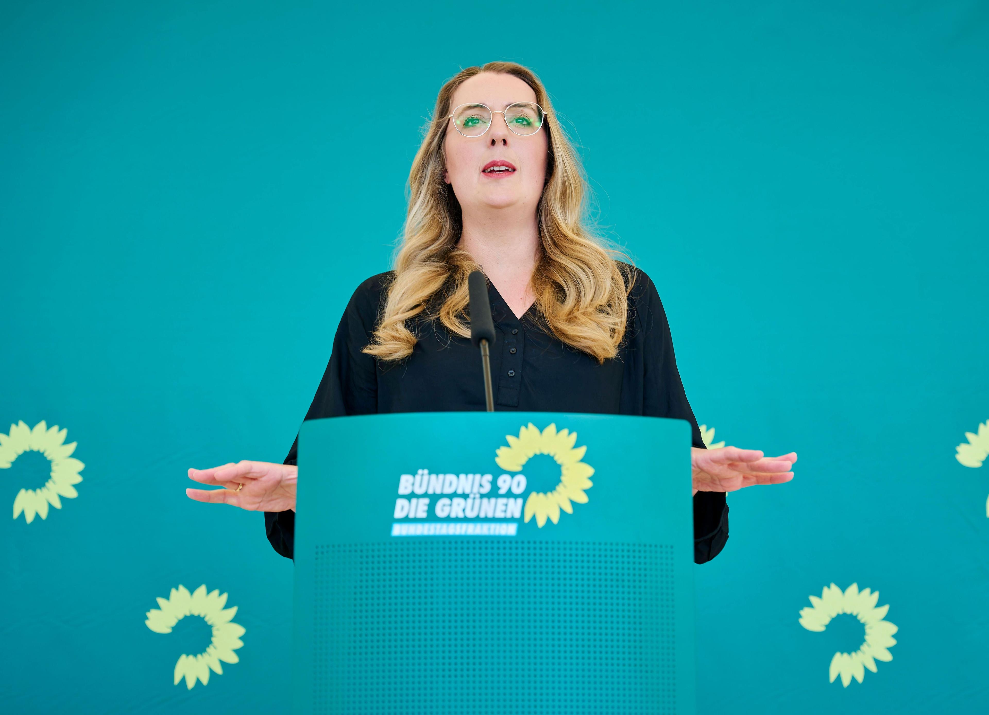 Die Grünen-Fraktionsvorsitzende Katharina Dröge, ganz erhaben.
