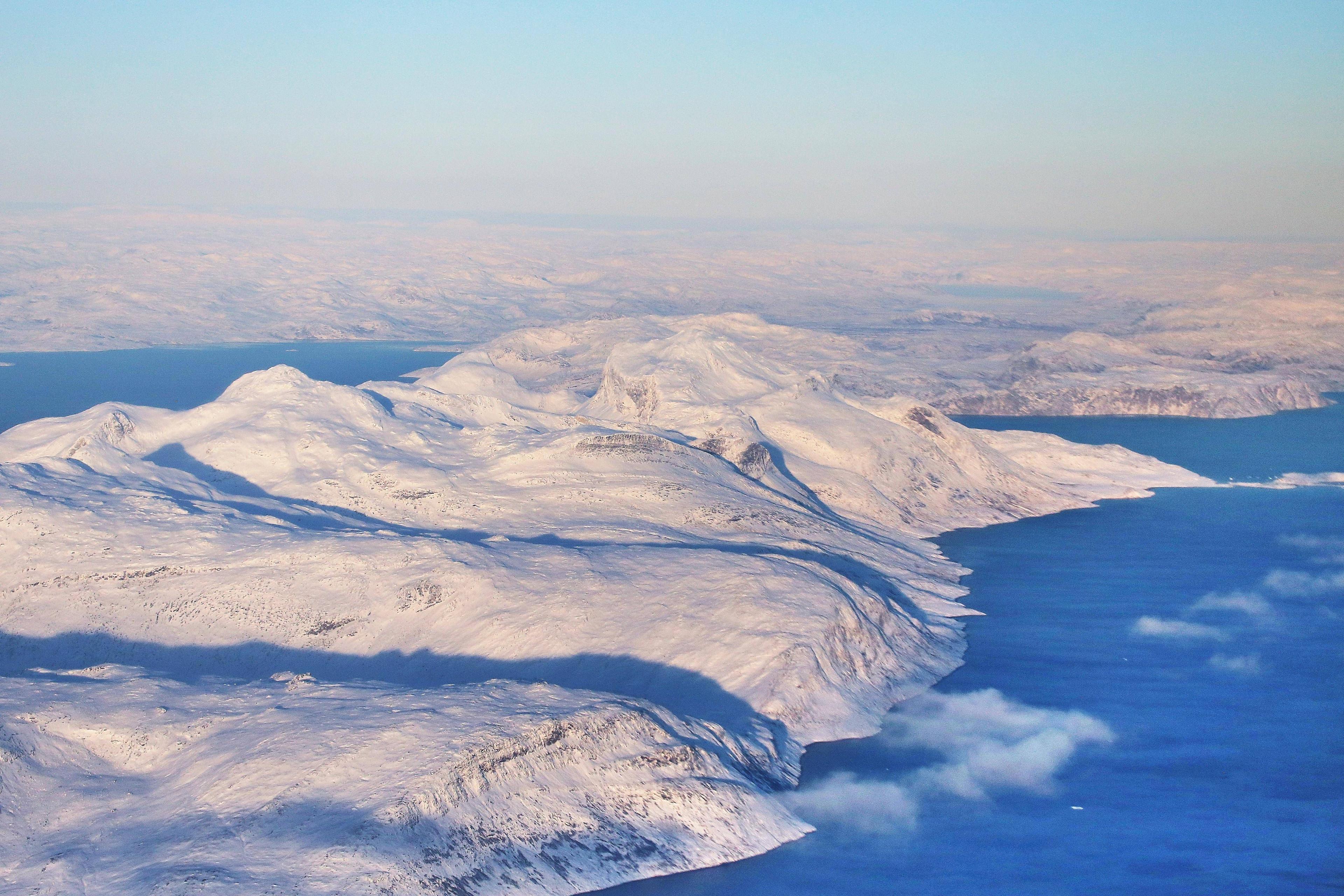 Unter Grönlands Eis und Stein schlummern verschiedenste Bodenschätze – doch wer ist bereit, die Minen, Straßen und Häfen zu bauen, um sie nutzbar zu machen?