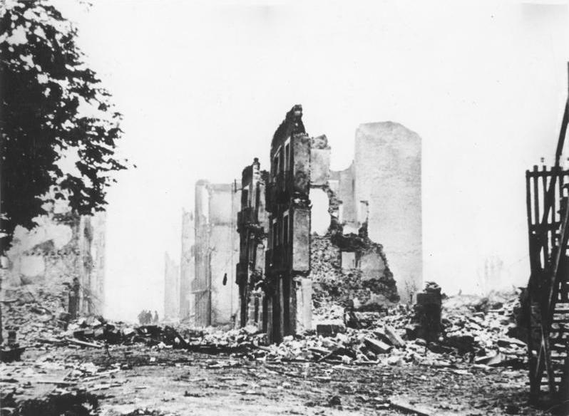 Das spanische Guernica nach Angriffen der deutschen Legion Condor.