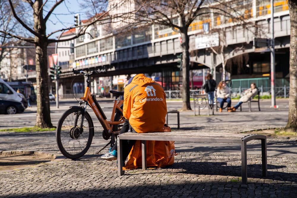 Bringdienste wie Lieferando haben von der Krise profitiert – die Arbeitsbedinungen der Rider bleiben miserabel.