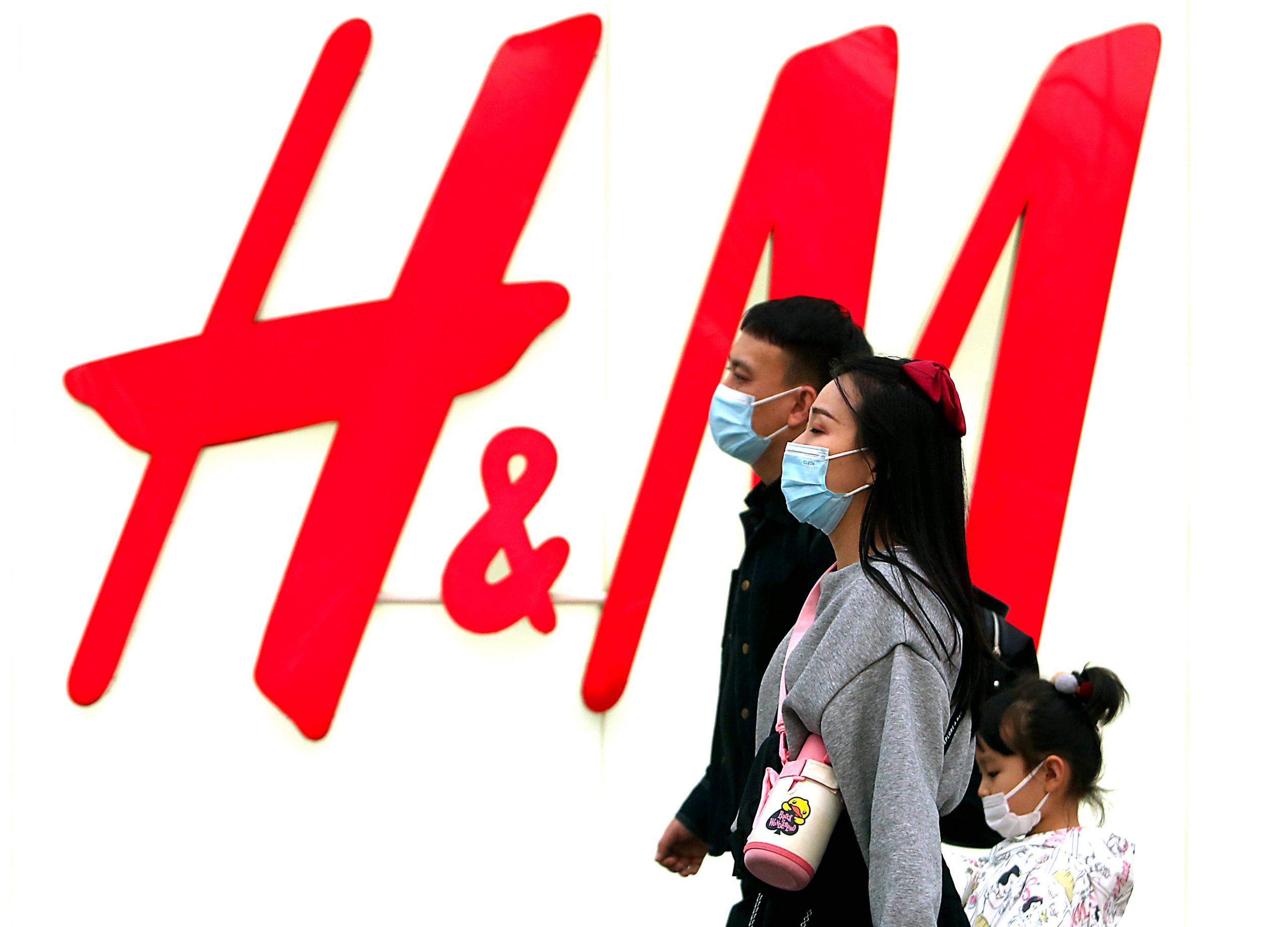 Der für Greenwashing berüchtigte Modekonzern H&M möchte sich selbst dazu verpflichten, bis 2040 klimaneutral zu werden.