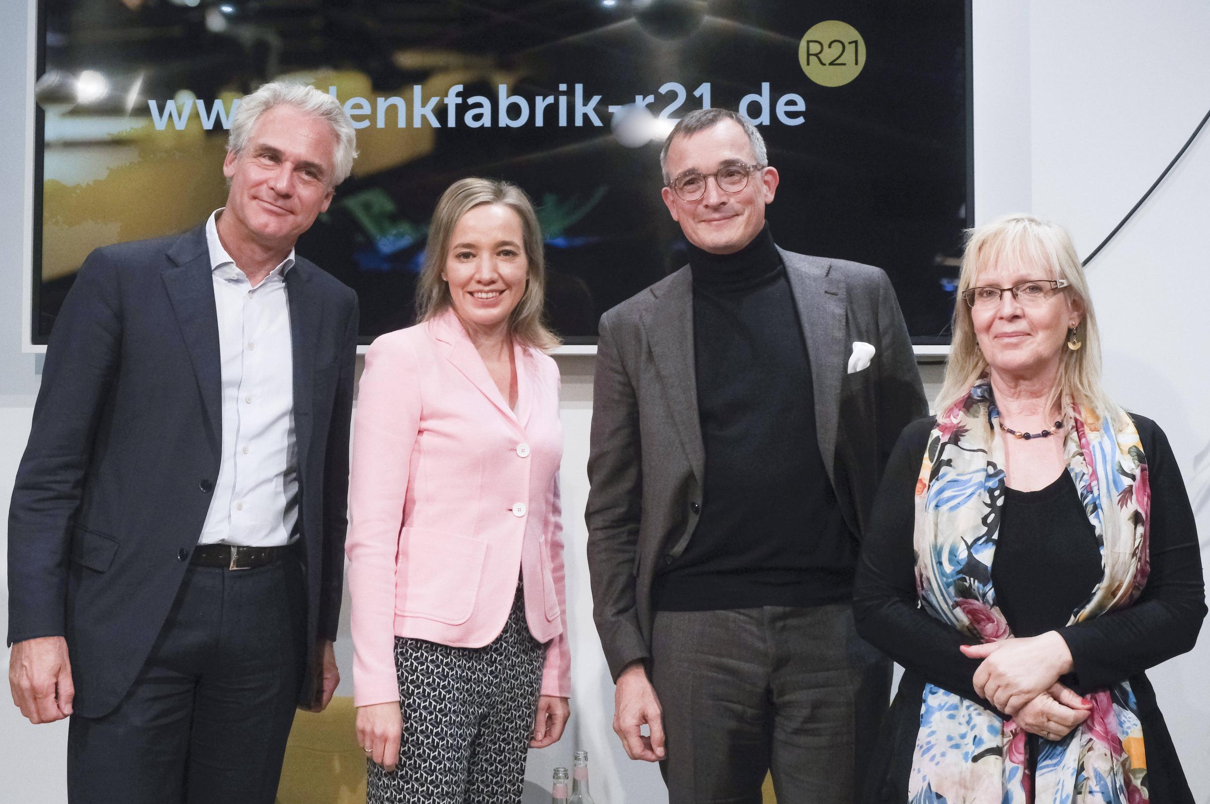 Der Leiter der R21 Andreas Rödder (zw. v. r.) und seine Stellvertreterin Kristina Schröder (zw. v. l.) stellten die Programmatik ihres Thinktanks kürzlich in der »FAZ« vor.