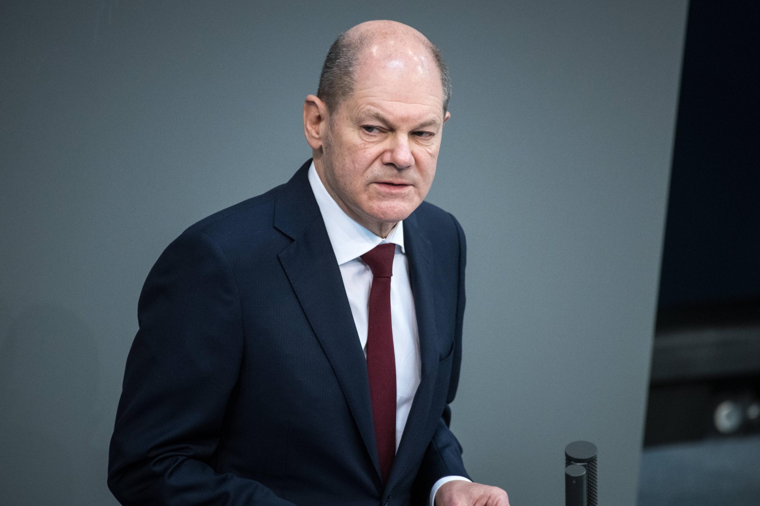 In seiner Regierungserklärung sprach Olaf Scholz von einer "Zeitenwende" und kündigte Waffenlieferungen an die Ukraine an, Berlin, 27.02.2022.