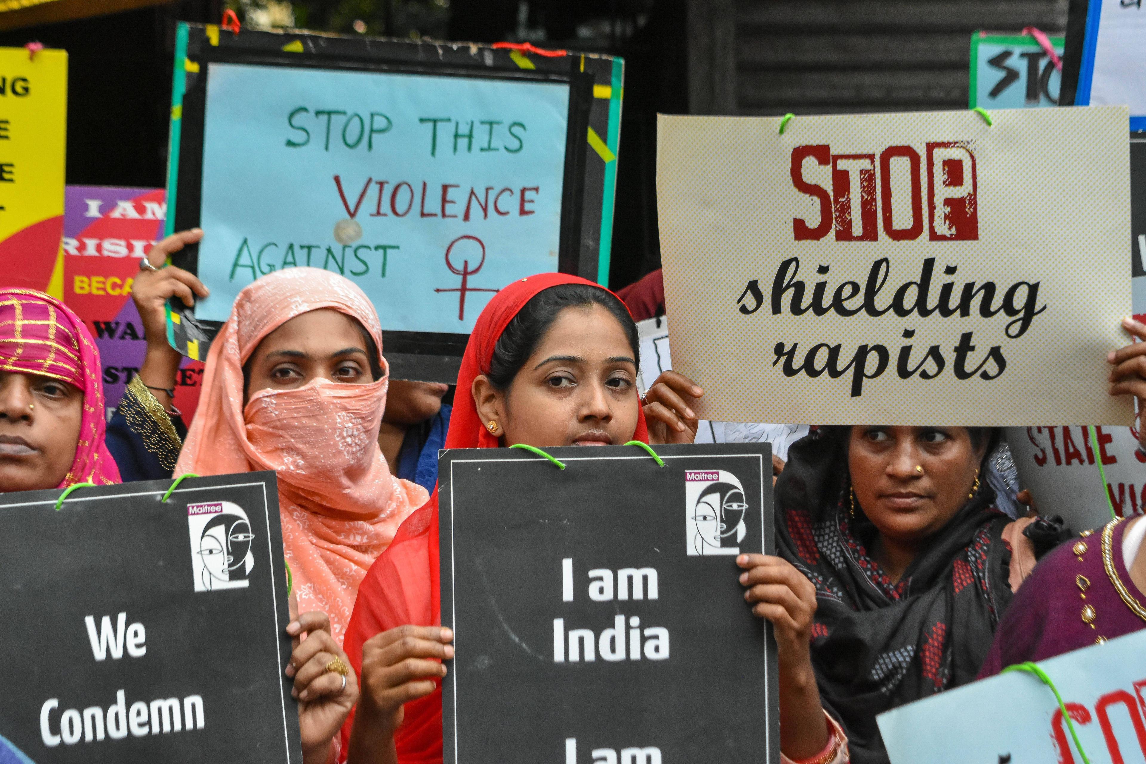 Frauen in Kolkata, Indien protestieren gegen die Freilassung von 11 Männern, die wegen der Gruppenvergewaltigung von Bilkis Bano zu lebenslanger Haft verurteilt wurden, 24. August 2022.