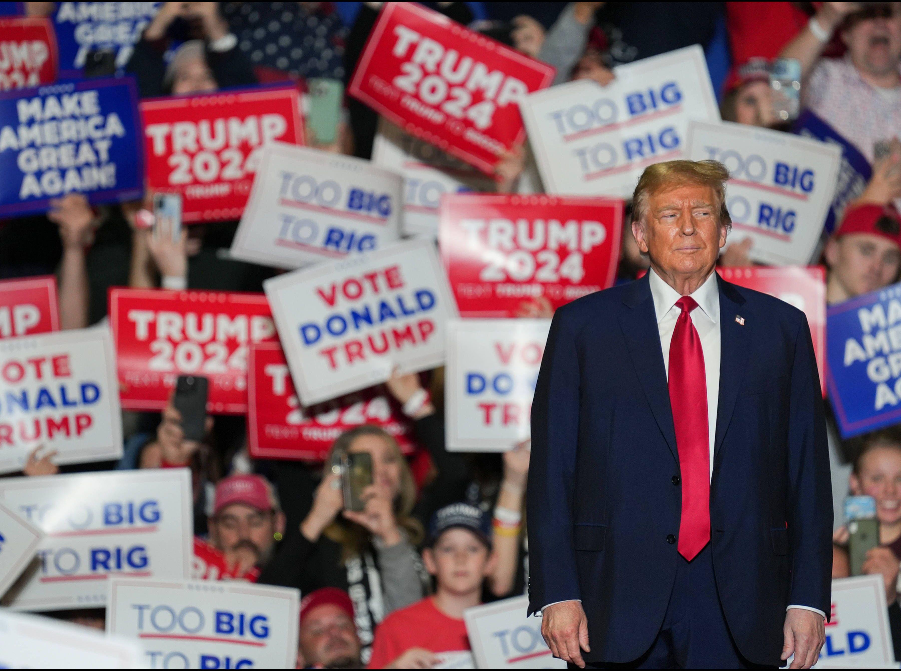 Donald Trump spricht zu Anhängern in Greensboro, North Carolina, 2. März 2024.