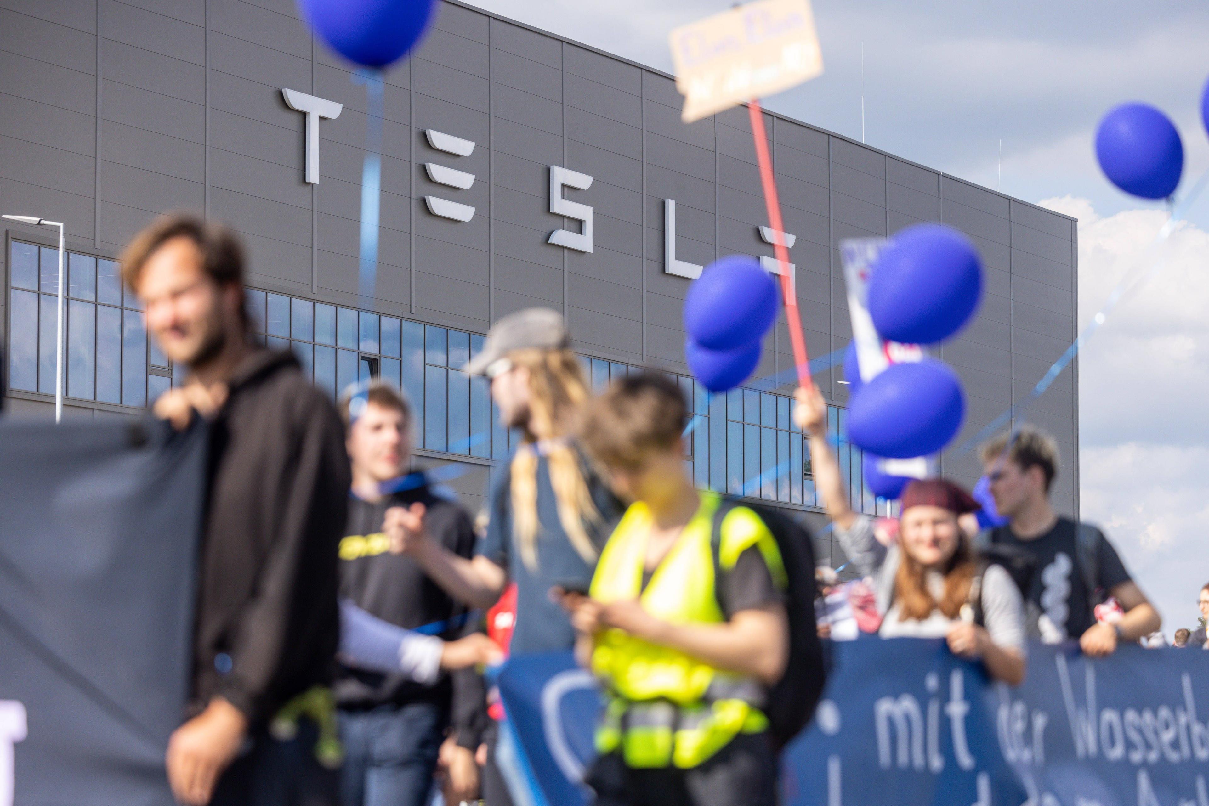 Die Demonstration »Wasser. Wald. Gerechtigkeit.« organisiert vom Bündnis Tesla den Hahn abdrehen, 11. Mai 2024.