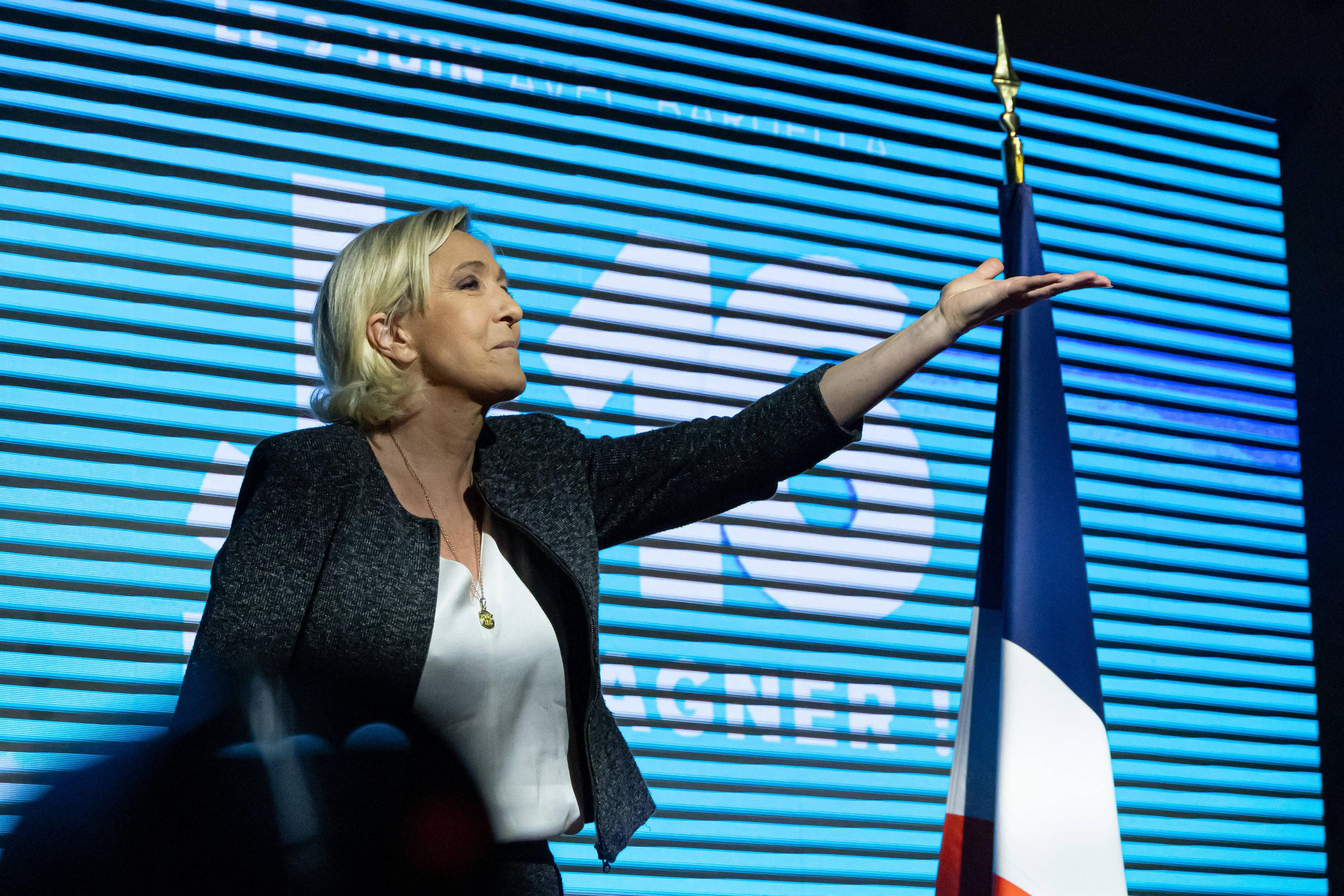 Marine Le Pen hält eine Rede während einer Wahlkampfveranstaltung in Henin-Beaumont, Frankreich, 25. Mai 2024.
