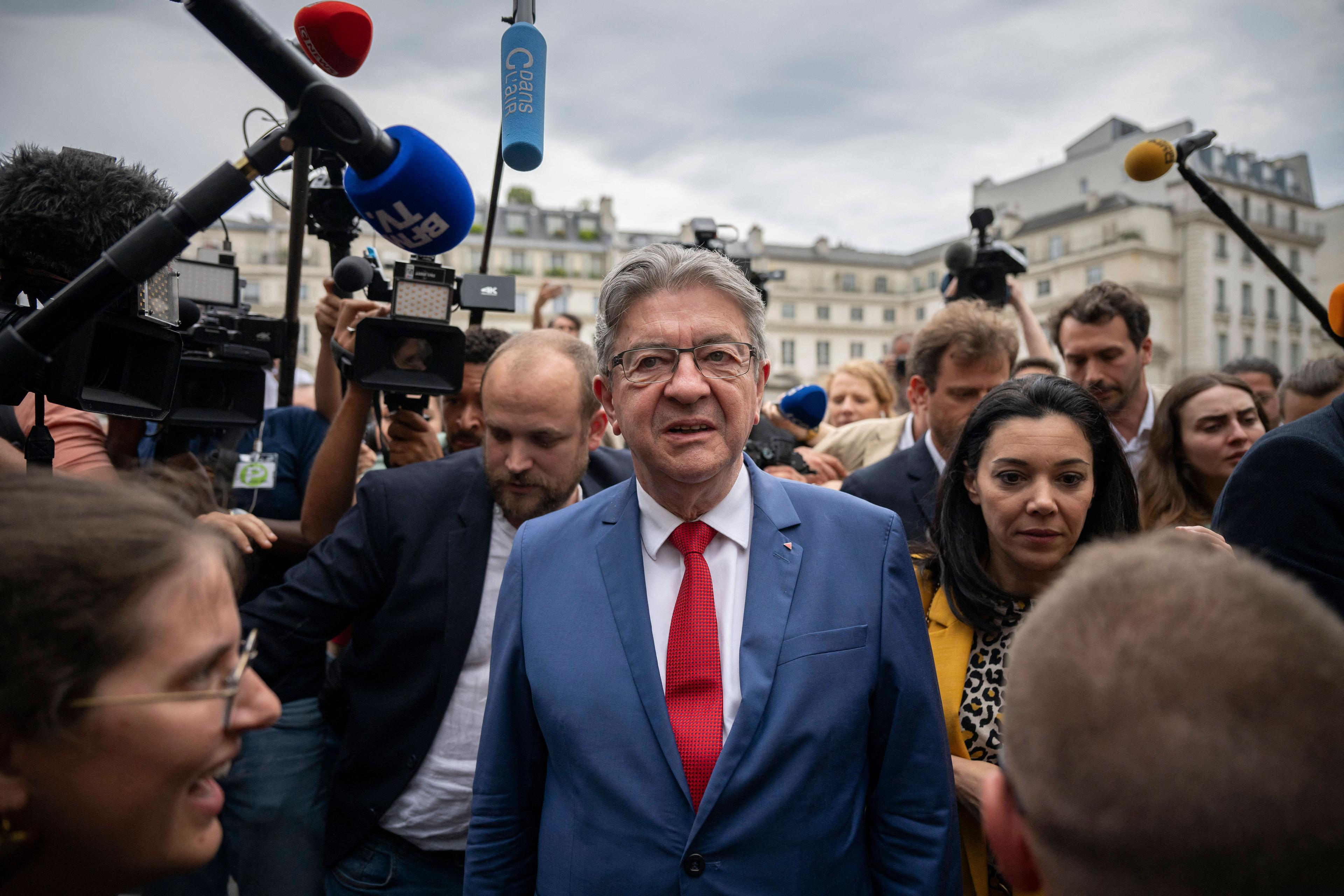 Jean-Luc Mélenchon trifft in der Nationalversammlung in Paris ein nach der zweiten Runde der französischen Parlamentswahlen, 9. Juli 2024.