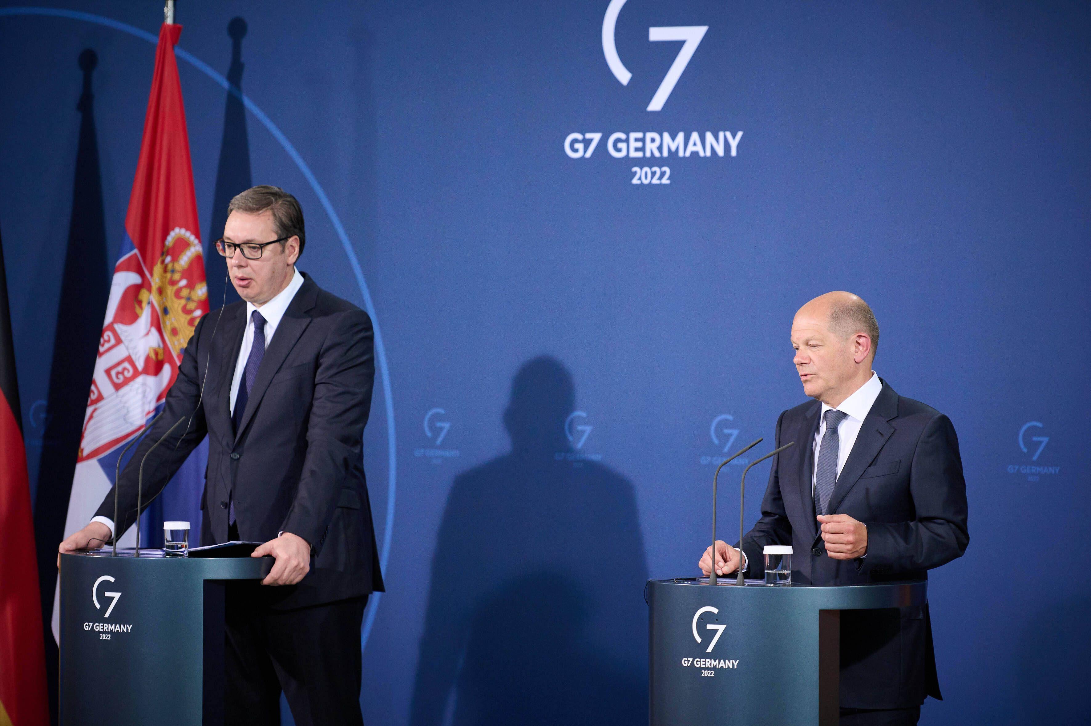 Serbiens Ministerpräsident Aleksandar Vučić und Bundeskanzler Olaf Scholz nach gemeinsamen Gesprächen im Kanzleramt, Berlin, 4. Mai 2022.