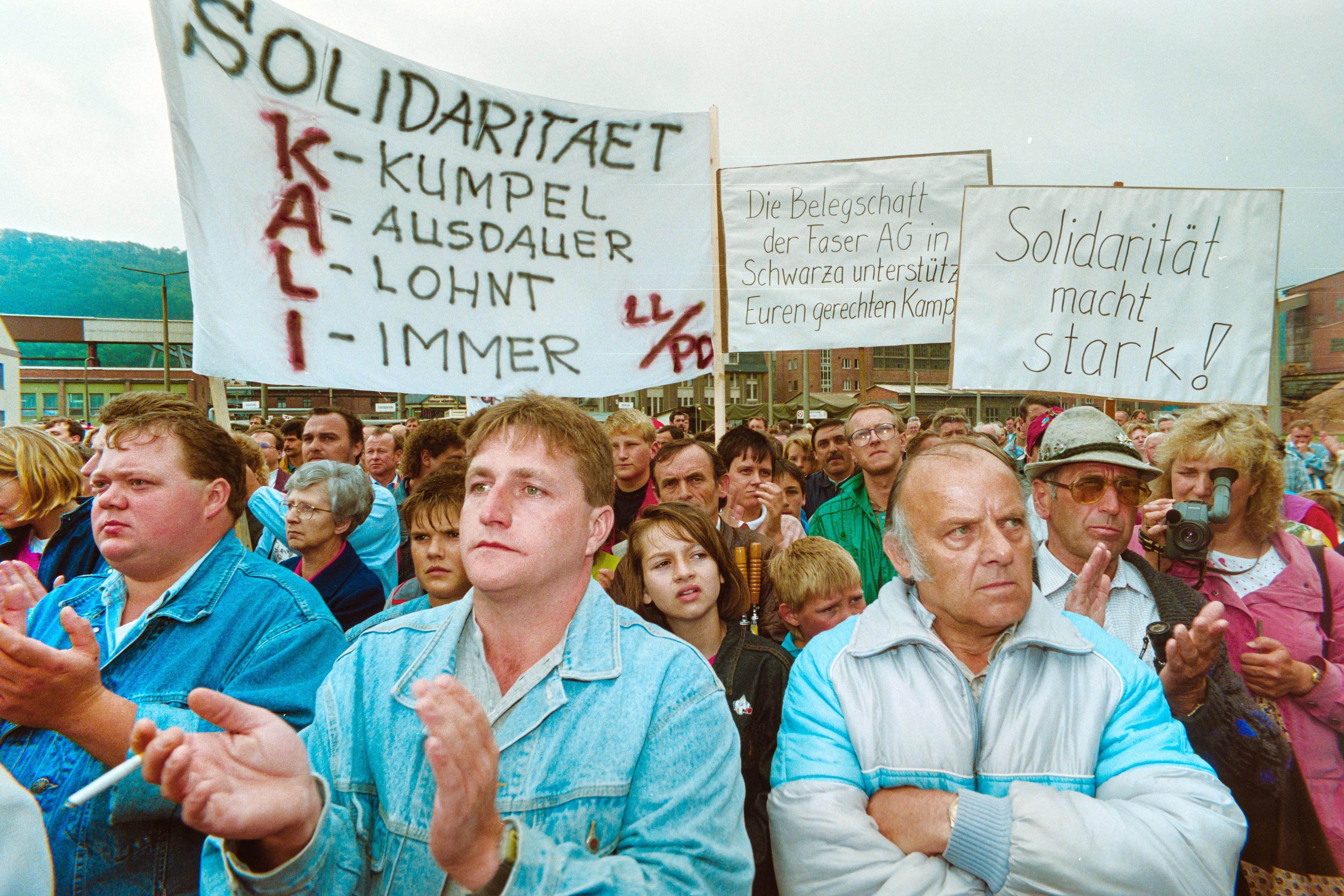 Demonstration am Kalibergwerk anlässlich des Hungerstreiks in Bischofferode, 7. Oktober 1993.