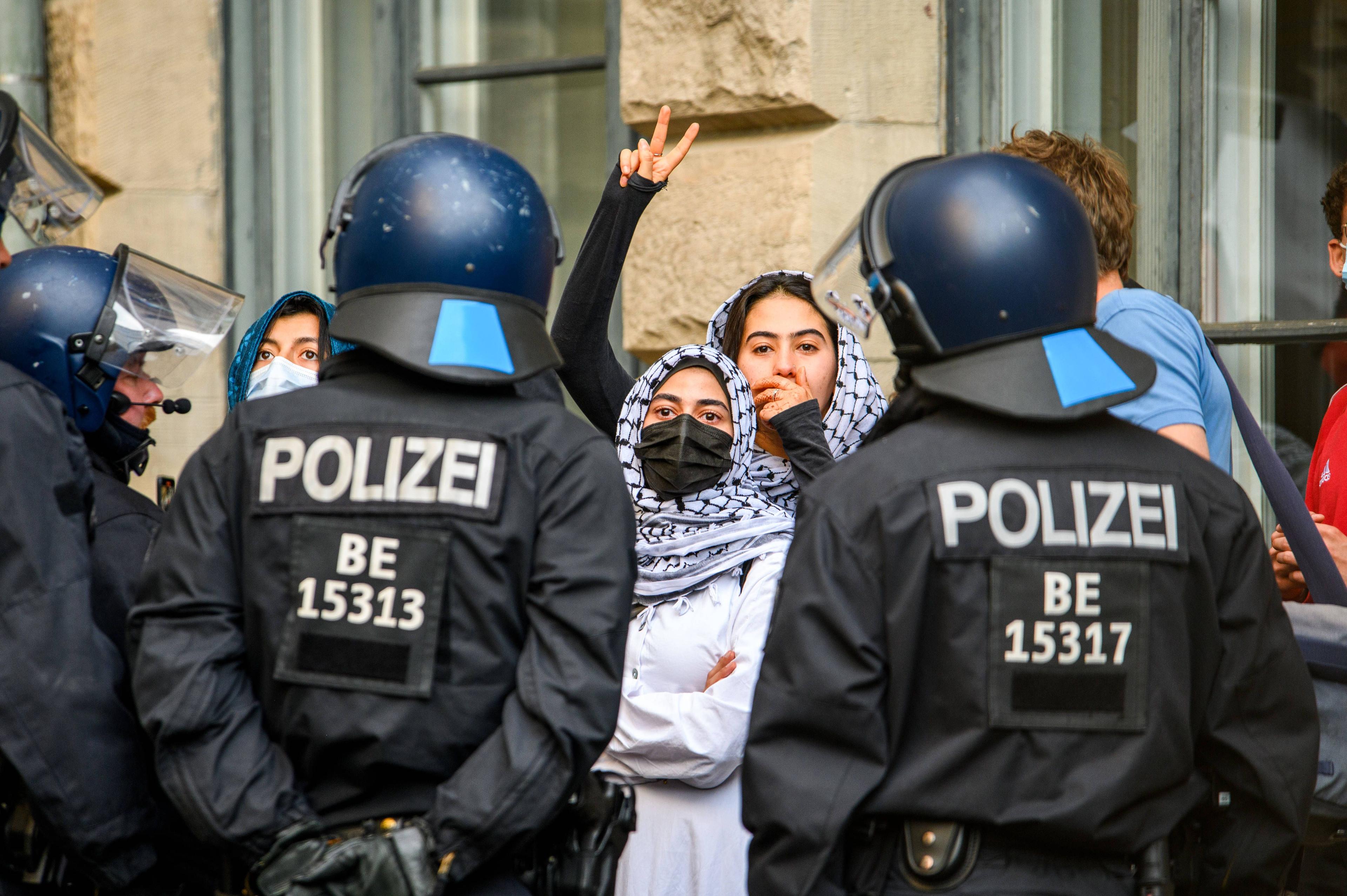 Im Zuge der jüngsten palästinasolidarischen Proteste wurde Antisemitismus in Deutschland vor allem als Problem migrantischer oder palästinasolidarischer Menschen dargestellt.