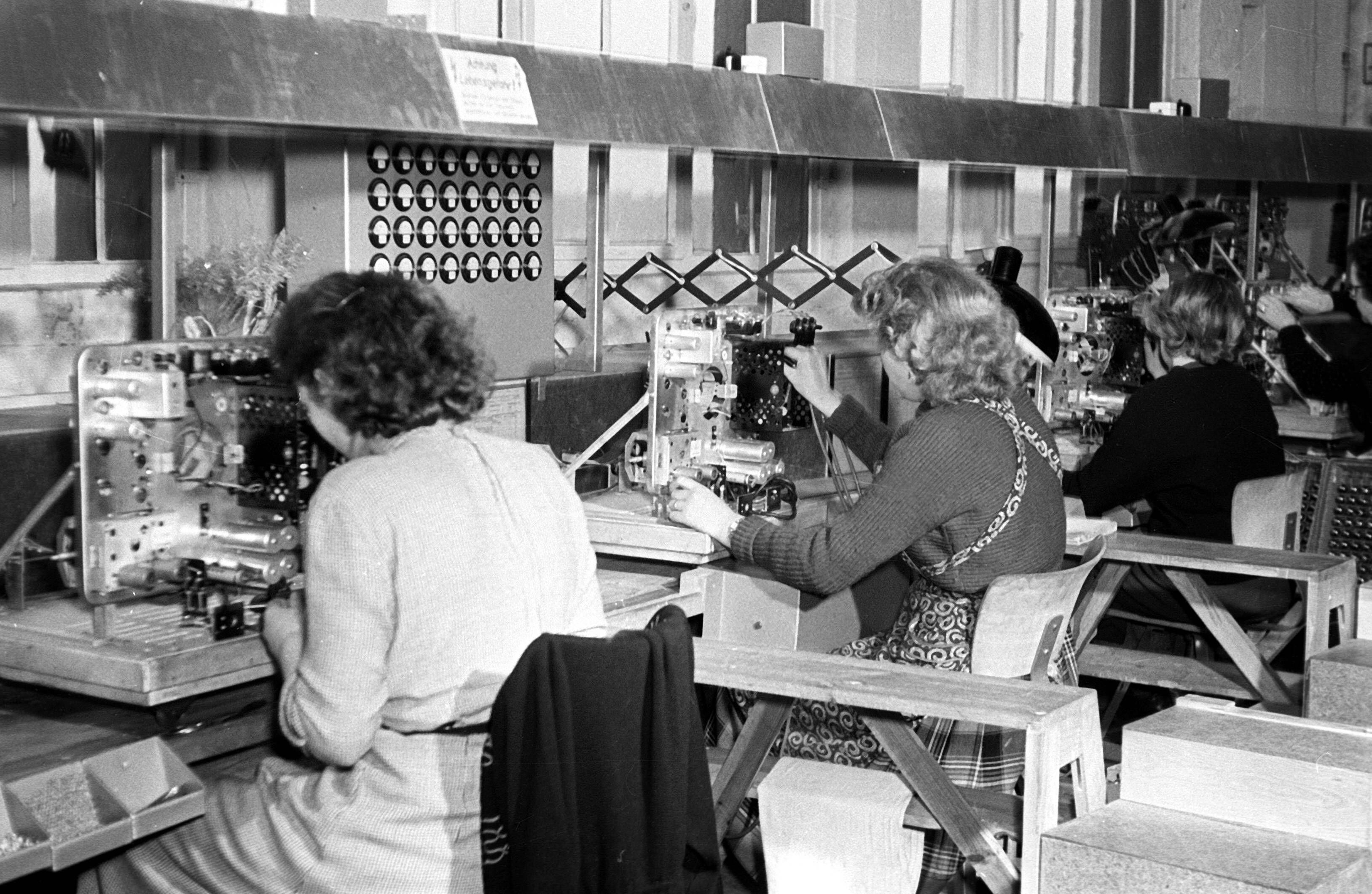 Marx’ Analysen halfen Fabrikarbeiterinnen und -arbeitern zu verstehen, dass sie Teil einer ausgebeuteten Klasse sind.