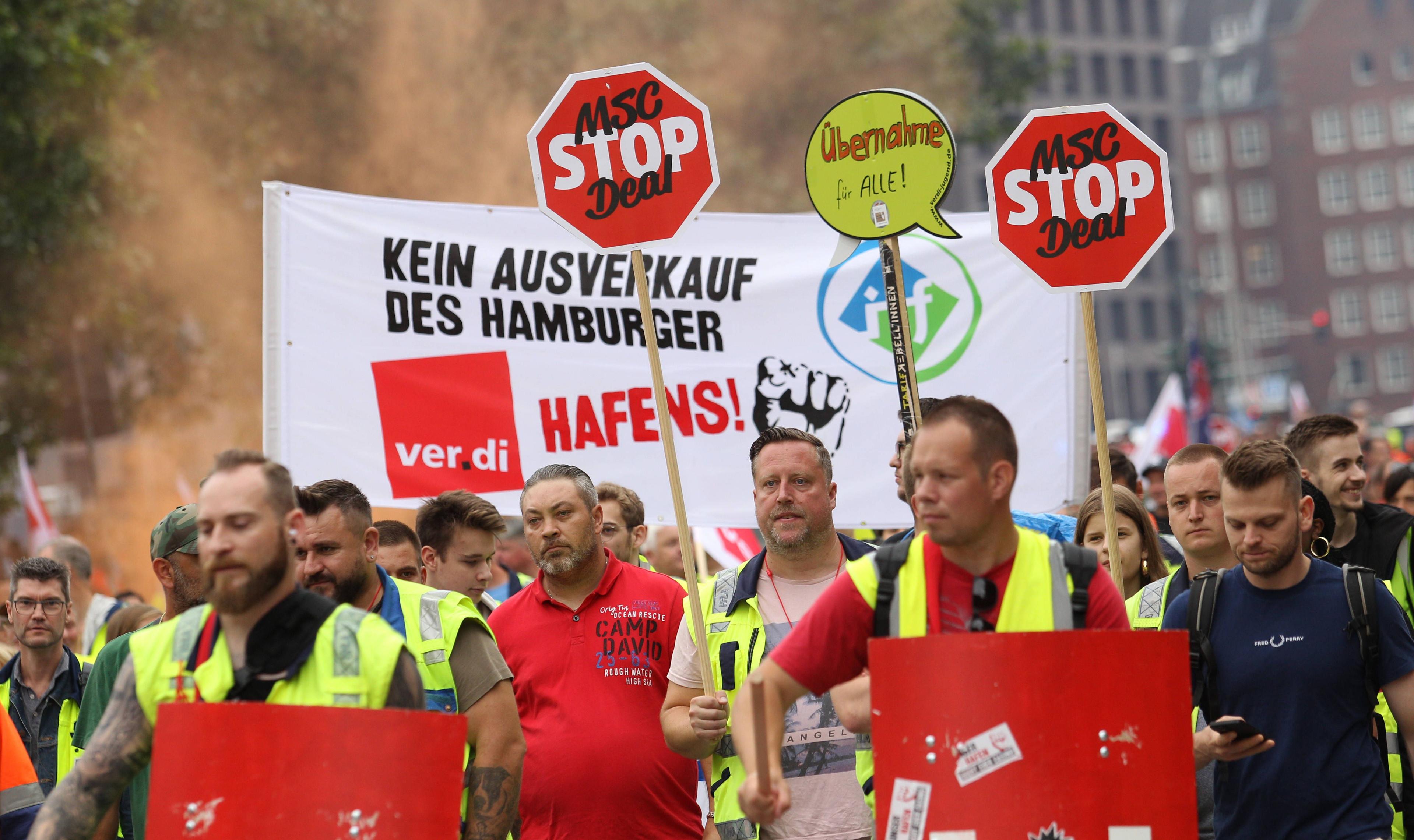 Beschäftigte protestieren gegen den Einstieg der MSC in den Hamburger Hafen, 10. Juli 2024.