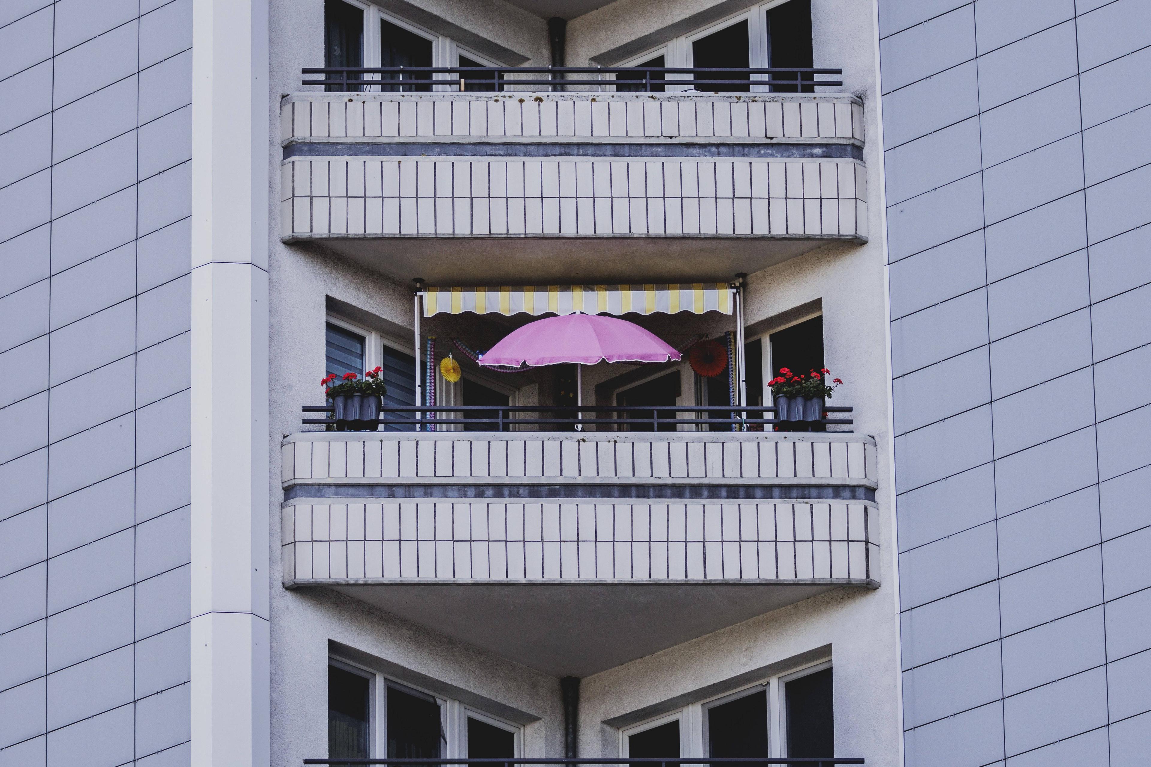 Plattenbauten heizen sich im Sommer besonders stark auf.