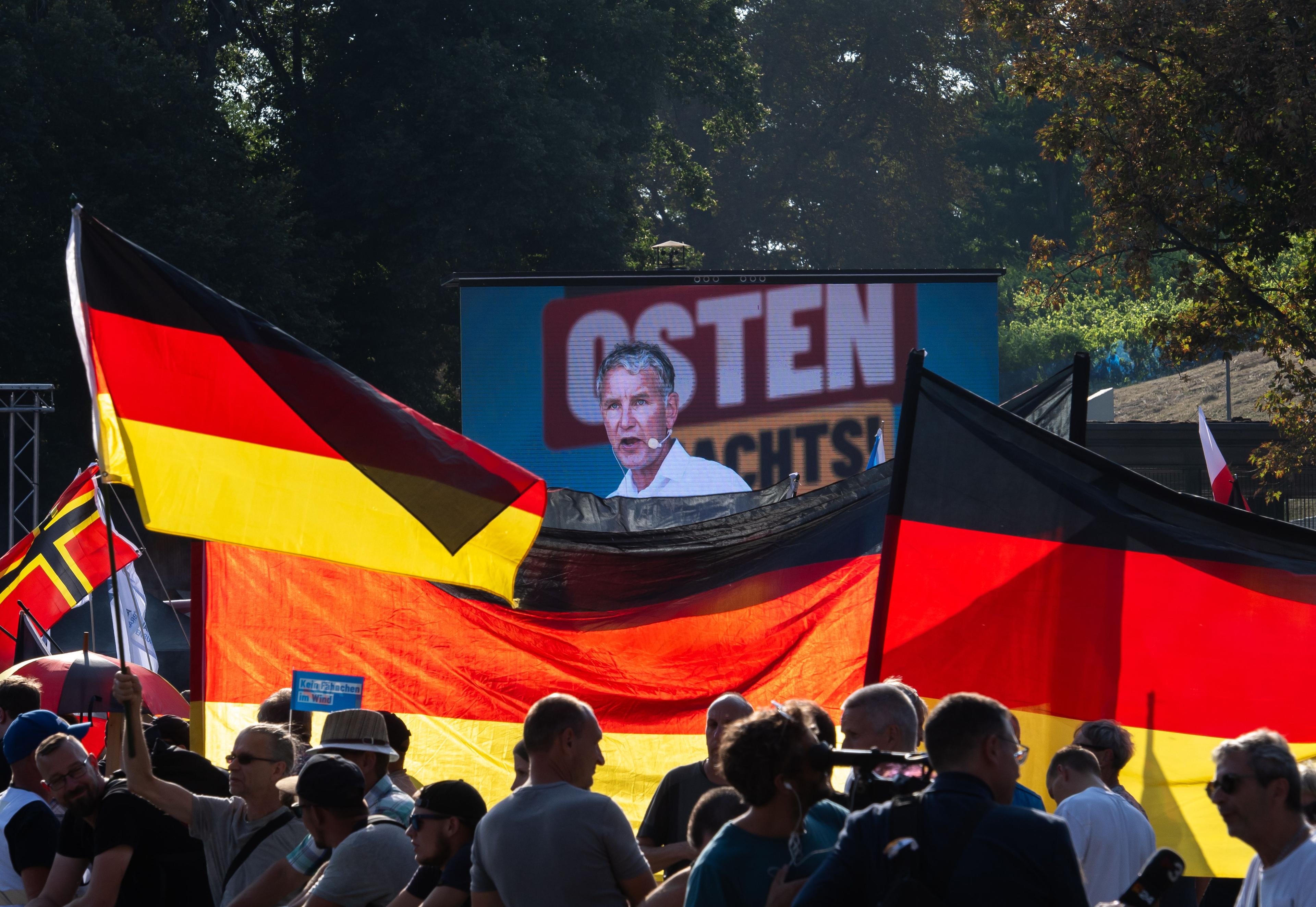 Thüringens AfD-Spitzenkandidat Björn Höcke bei einer Wahlkampfrede auf dem Erfurter Domplatz, 31. August 2024.