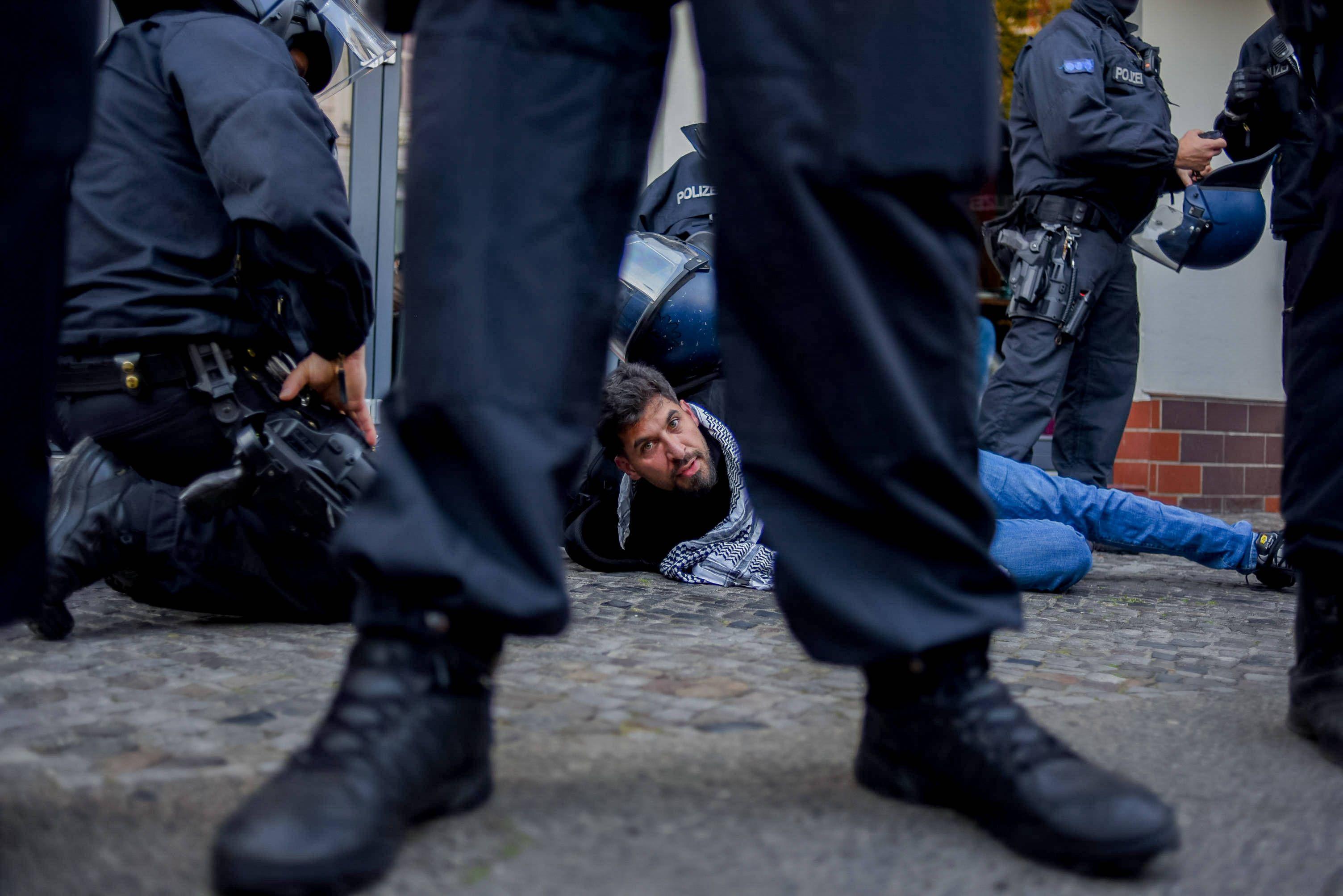 Bei pro-palästinensischen Demonstrationen kommt es immer wieder zu unverhältnismäßiger Repression durch die Polizei.