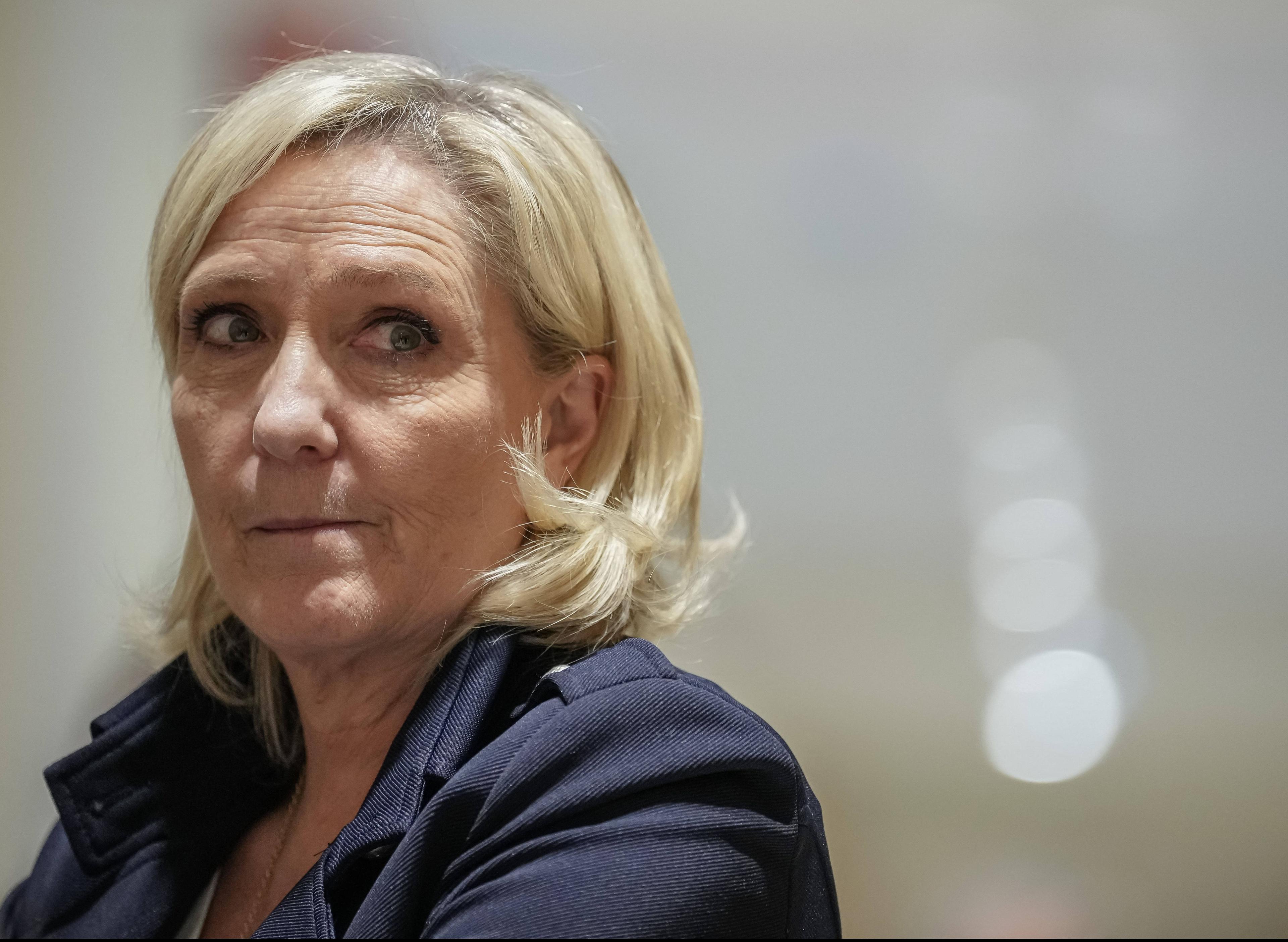 Marine Le Pen im Pariser Strafgericht, wo sie wegen des Verdachts der Veruntreuung öffentlicher Gelder angeklagt ist, 26. November 2024.