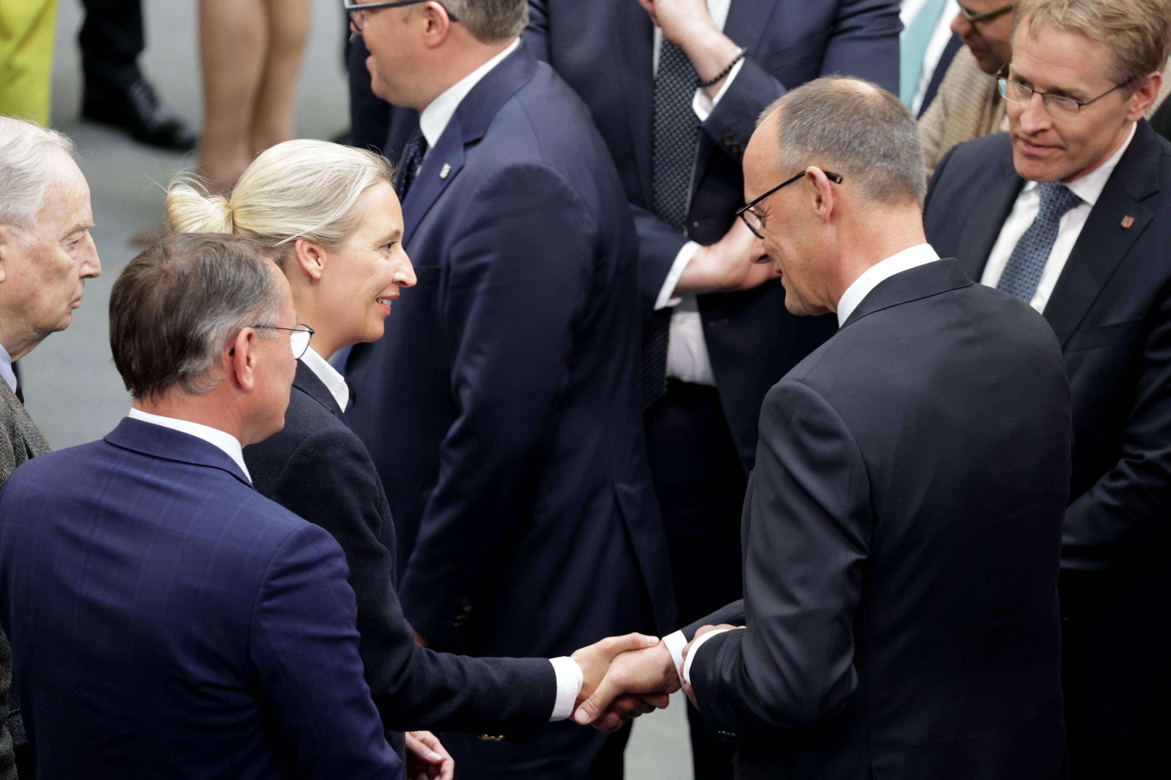 Alice Weidel gratuliert Friedrich Merz zur Kanzlerwahl.