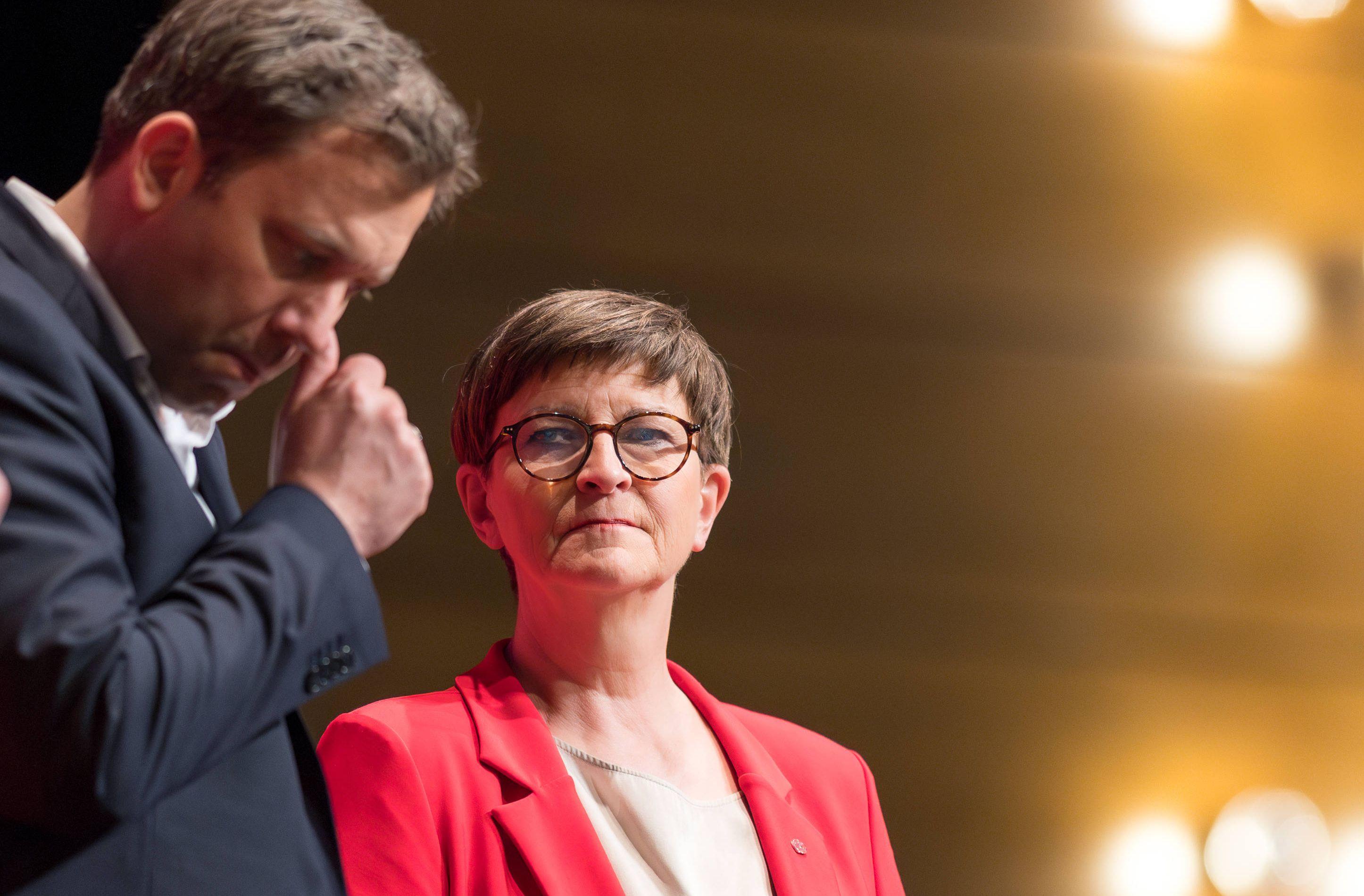 Während sich ihr Co-Vorsitzender Lars Klingbeil hochrangige Posten sicherte, wurde Esken zum Bauernopfer für die Wahlniederlage gemacht.