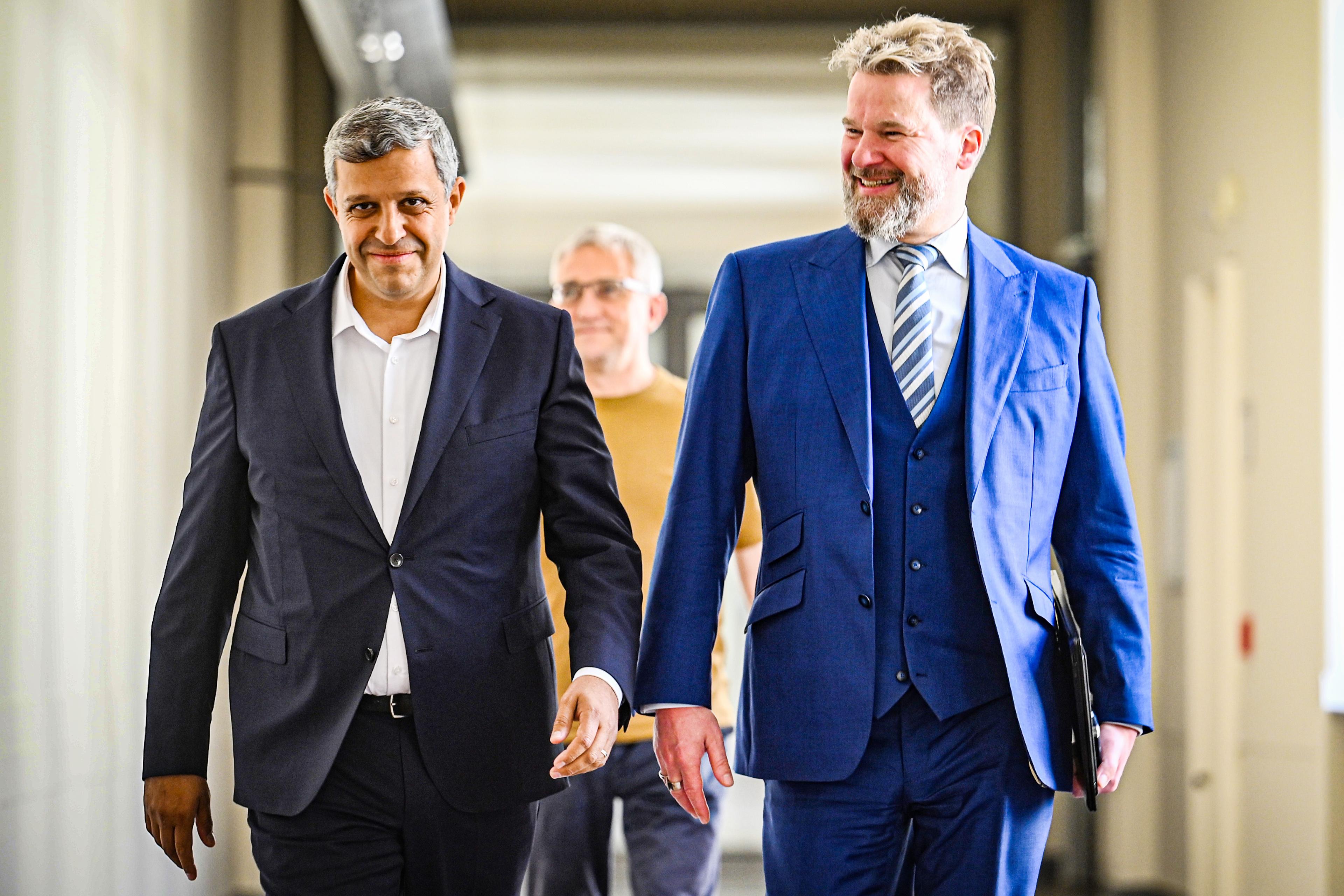 Raed Saleh (SPD) und Dirk Stettner (CDU) sind sich einig: Hauptsache nicht enteignen. Berlin, 22. Juni 2025.