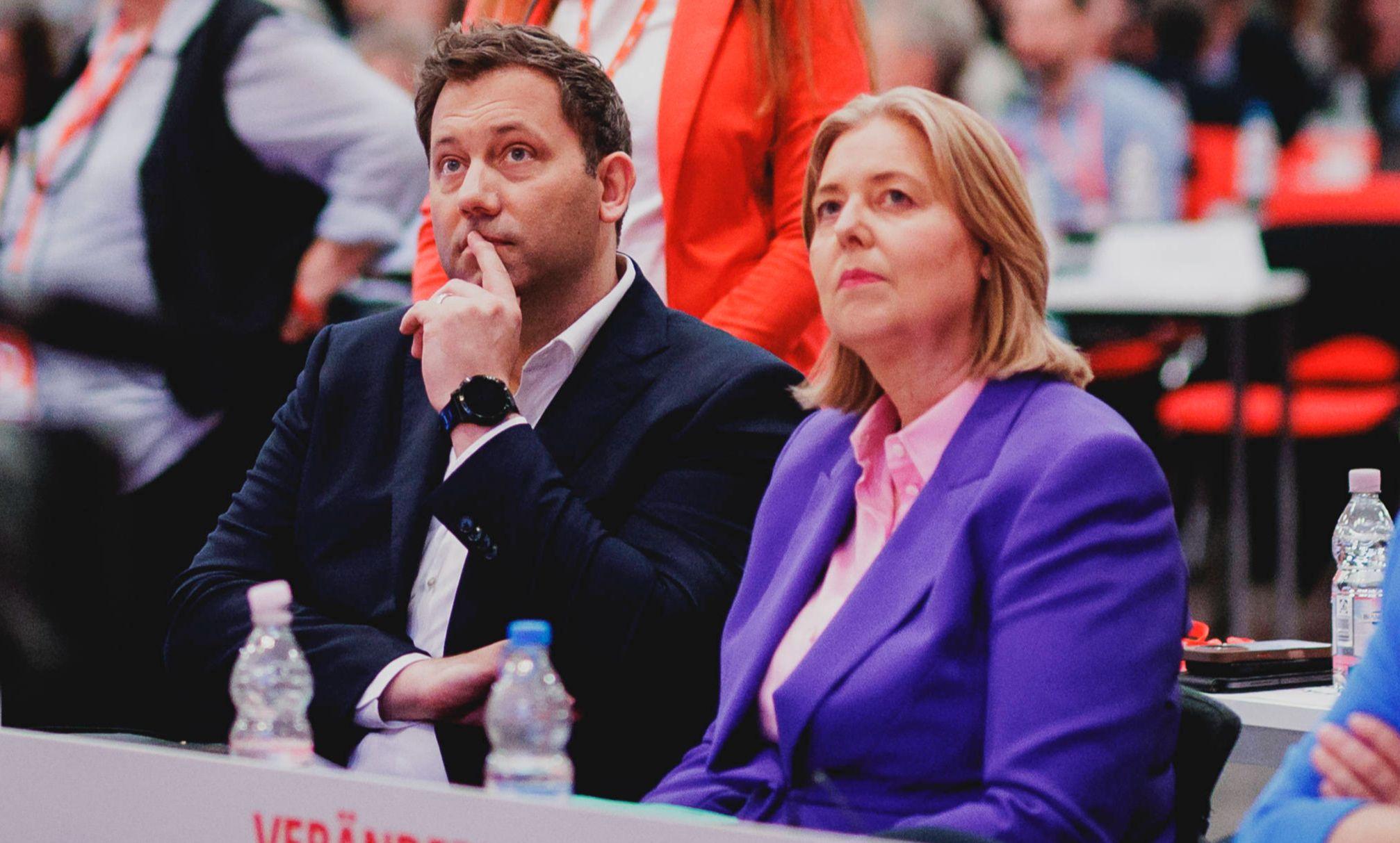 Fest im Sattel, aber ideell ausgezehrt: die neue Führungsspitze auf dem SPD-Parteitag in Berlin, 27. Juni 2025