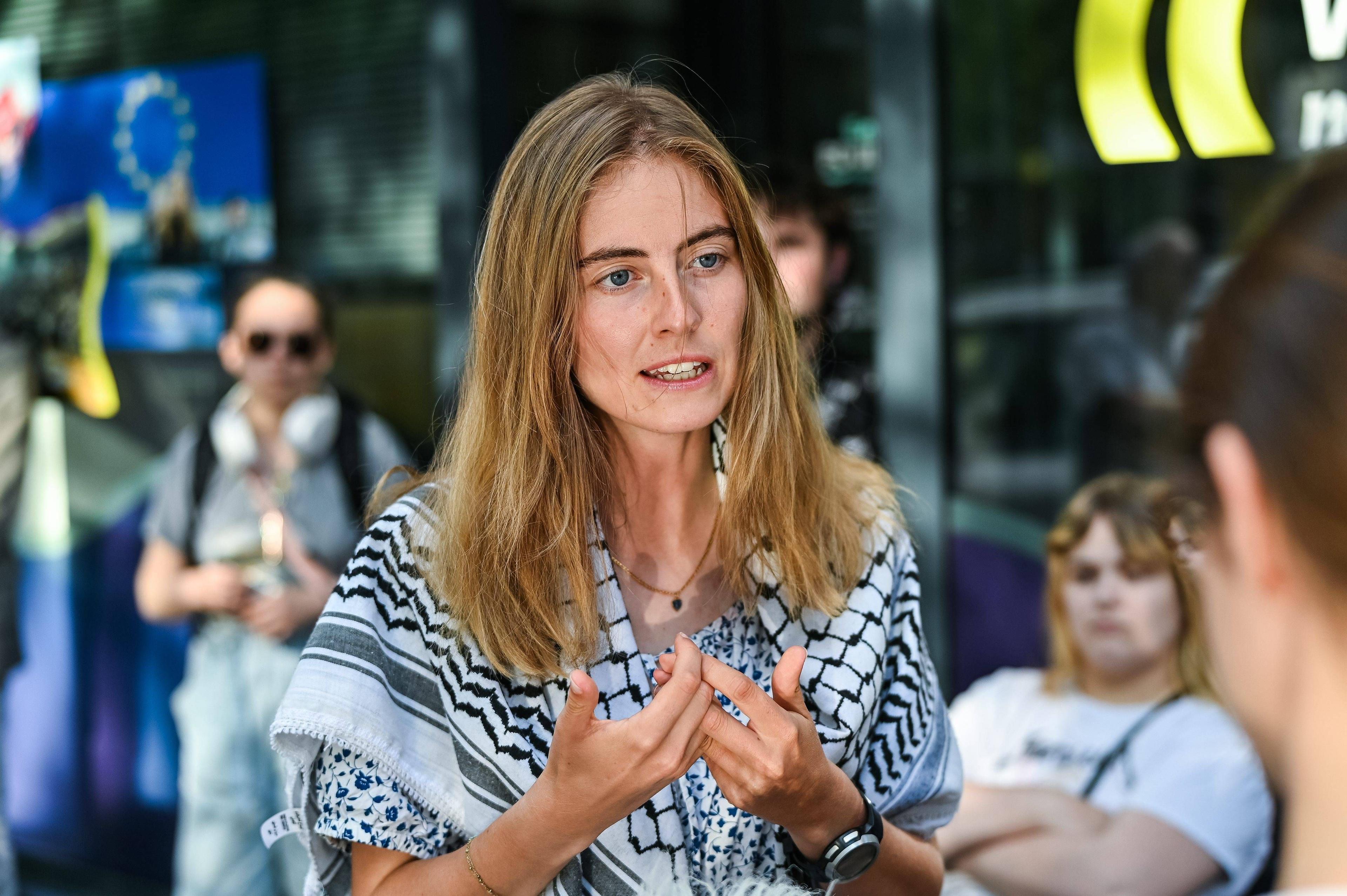 »Es muss verstanden werden, dass ›Nie wieder‹ unabhängig vom Täter gilt und dass es nicht darum geht, wer einen Völkermord begeht, sondern dass er begangen wird«, schreibt Emma Fourreau.