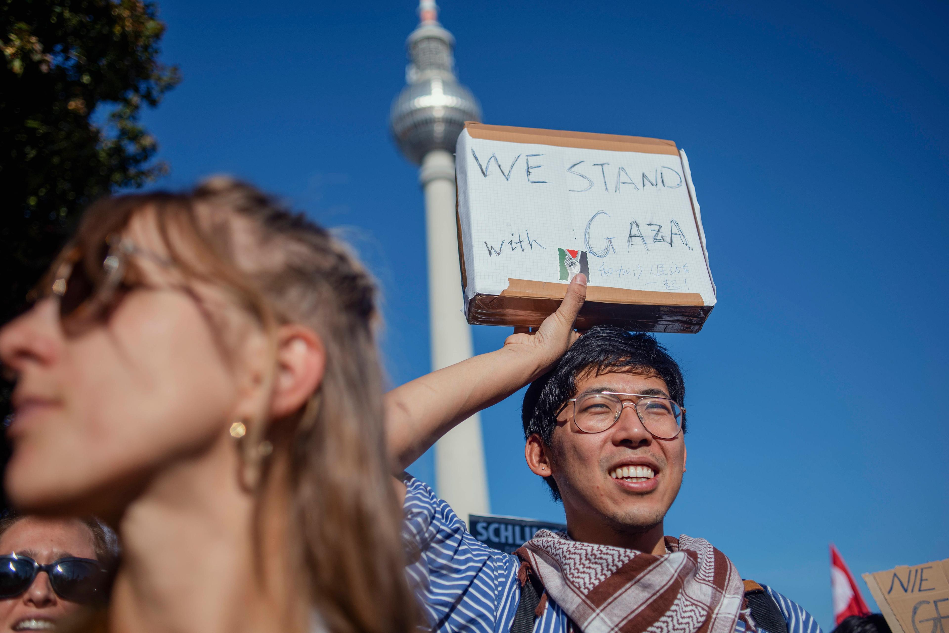 Zehntausende gingen in Berlin am 27. September auf die Straße um für einen Waffenstillstand in Gaza zu demonstrieren.