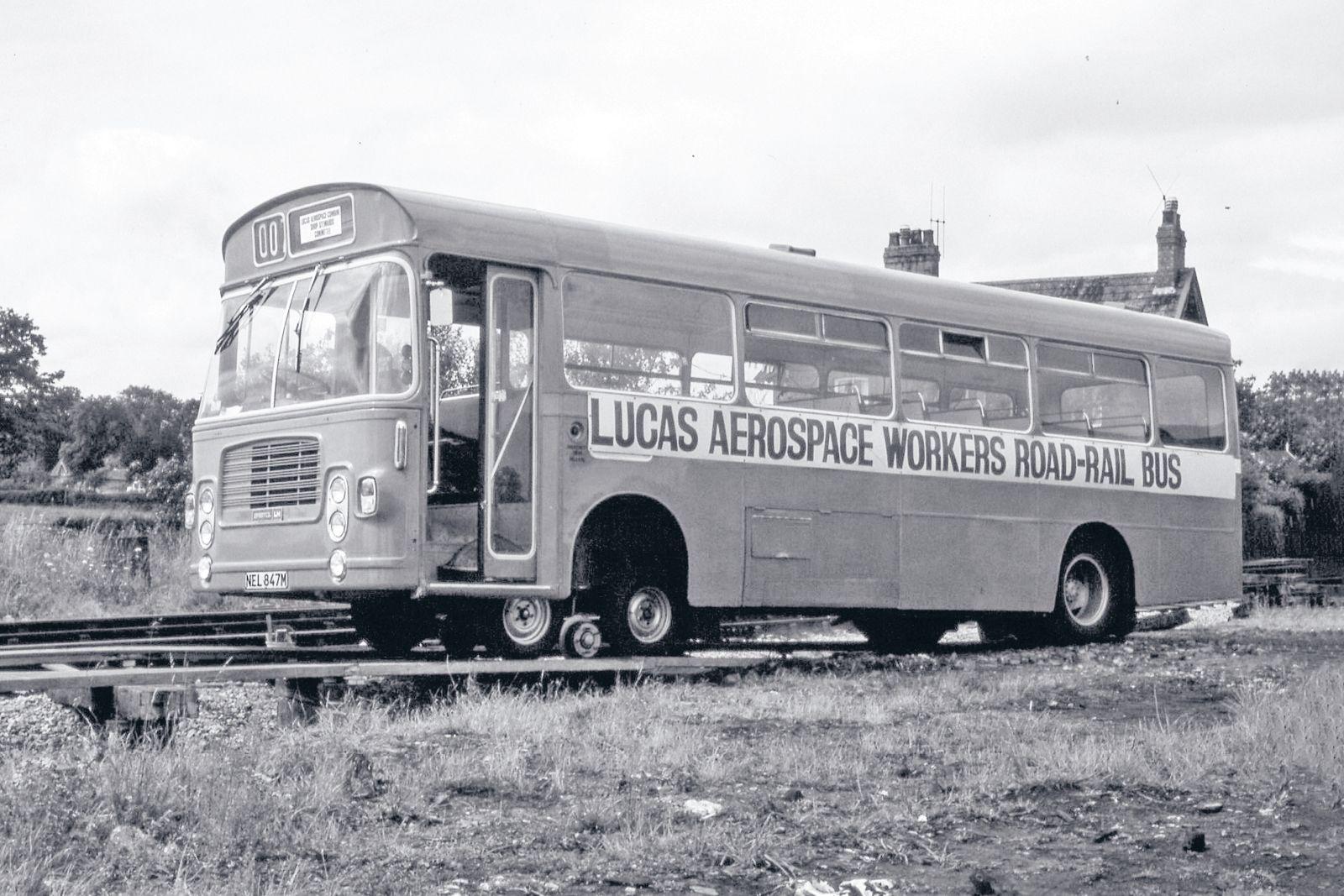 Der Prototyp eines durch die Belegschaft von Lucas Aerospace entwickelten Schienen-Straßen-Omnibusses.
