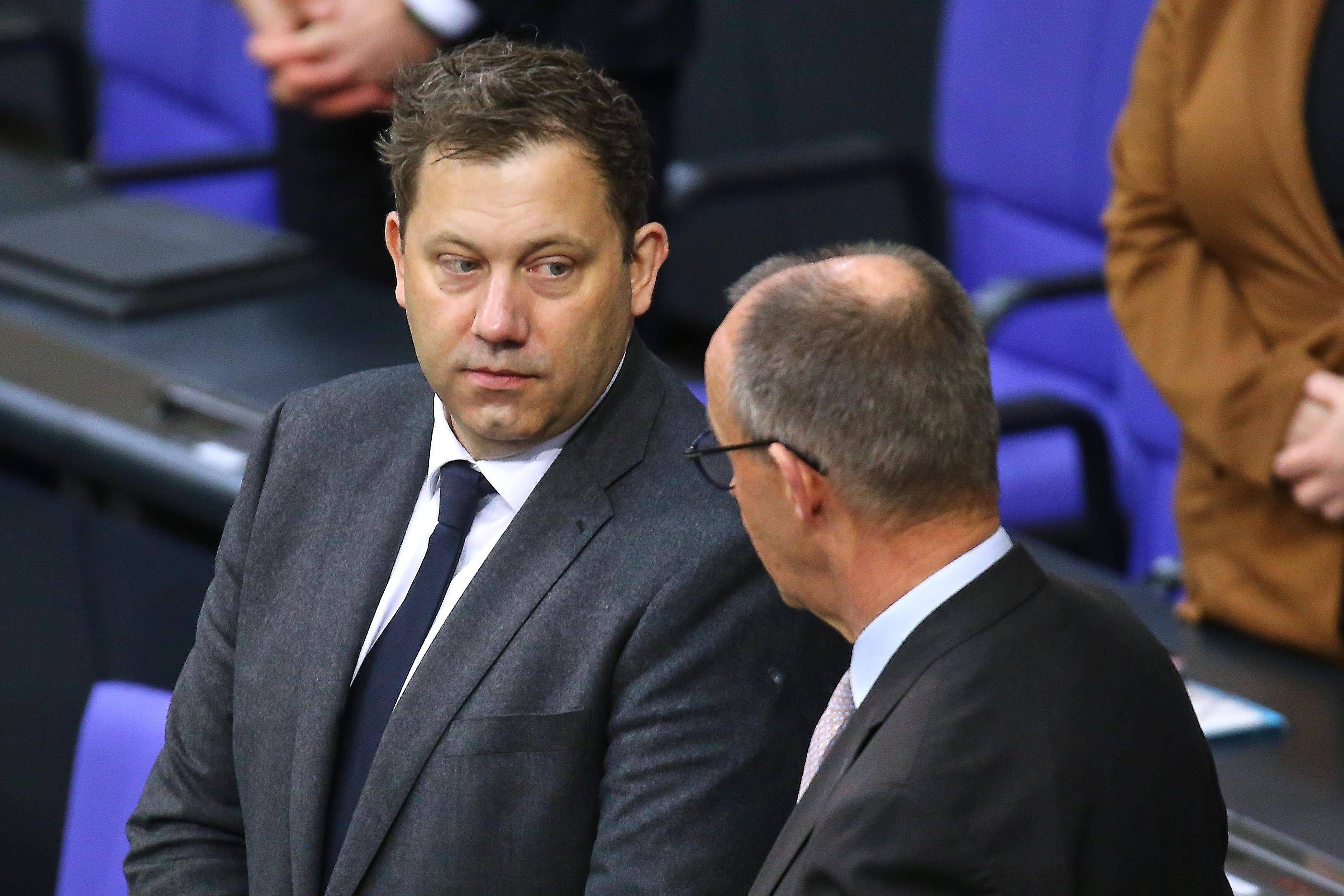 Finanzminister Lars Klingbeil und Kanzler Friedrich Merz im Bundestag.